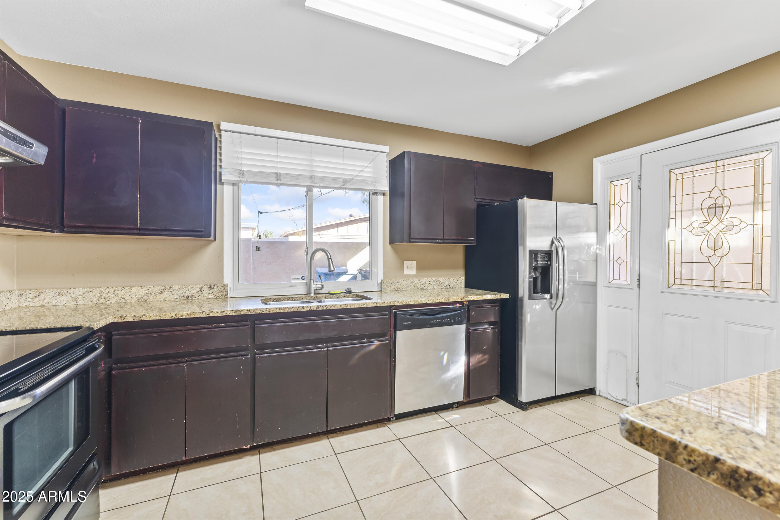 2348 W LAUREL Lane