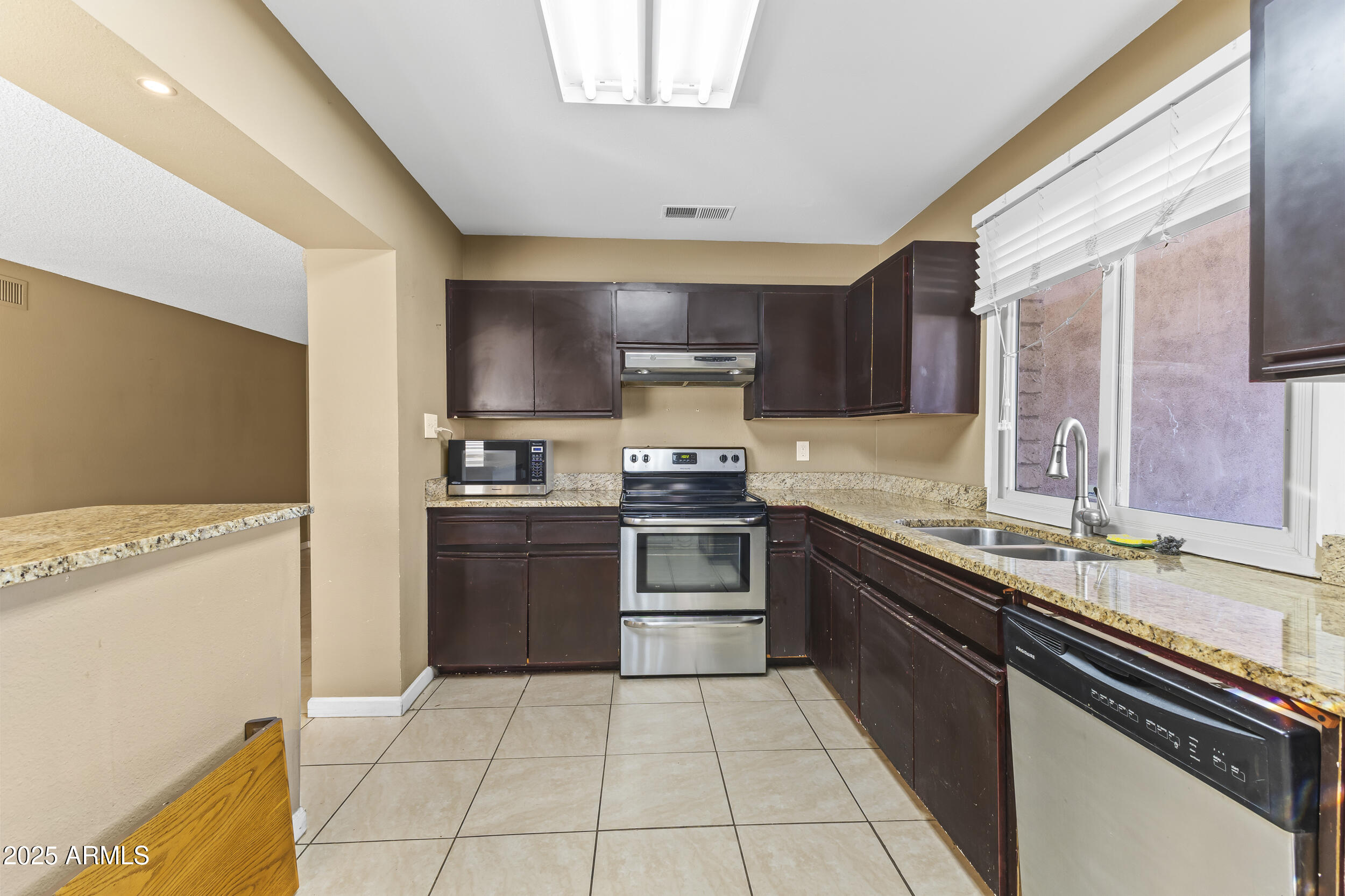 2348 W LAUREL Lane