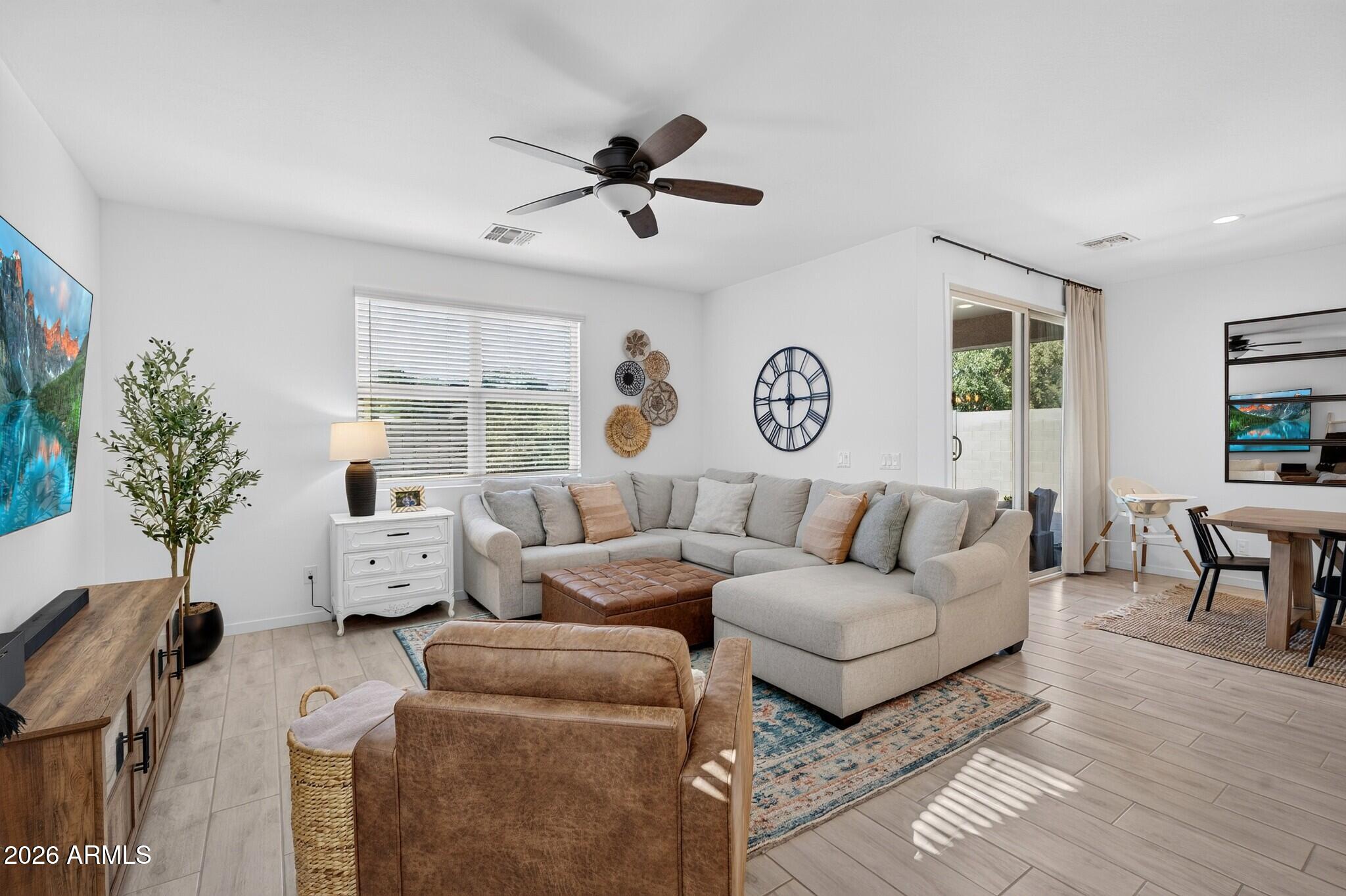 728 W MAGENA Drive