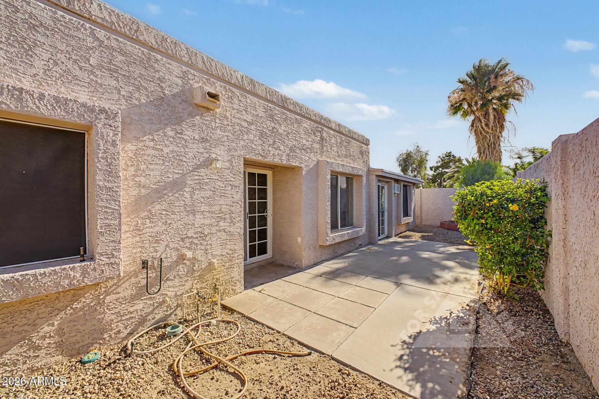 912 E VILLA RITA Drive