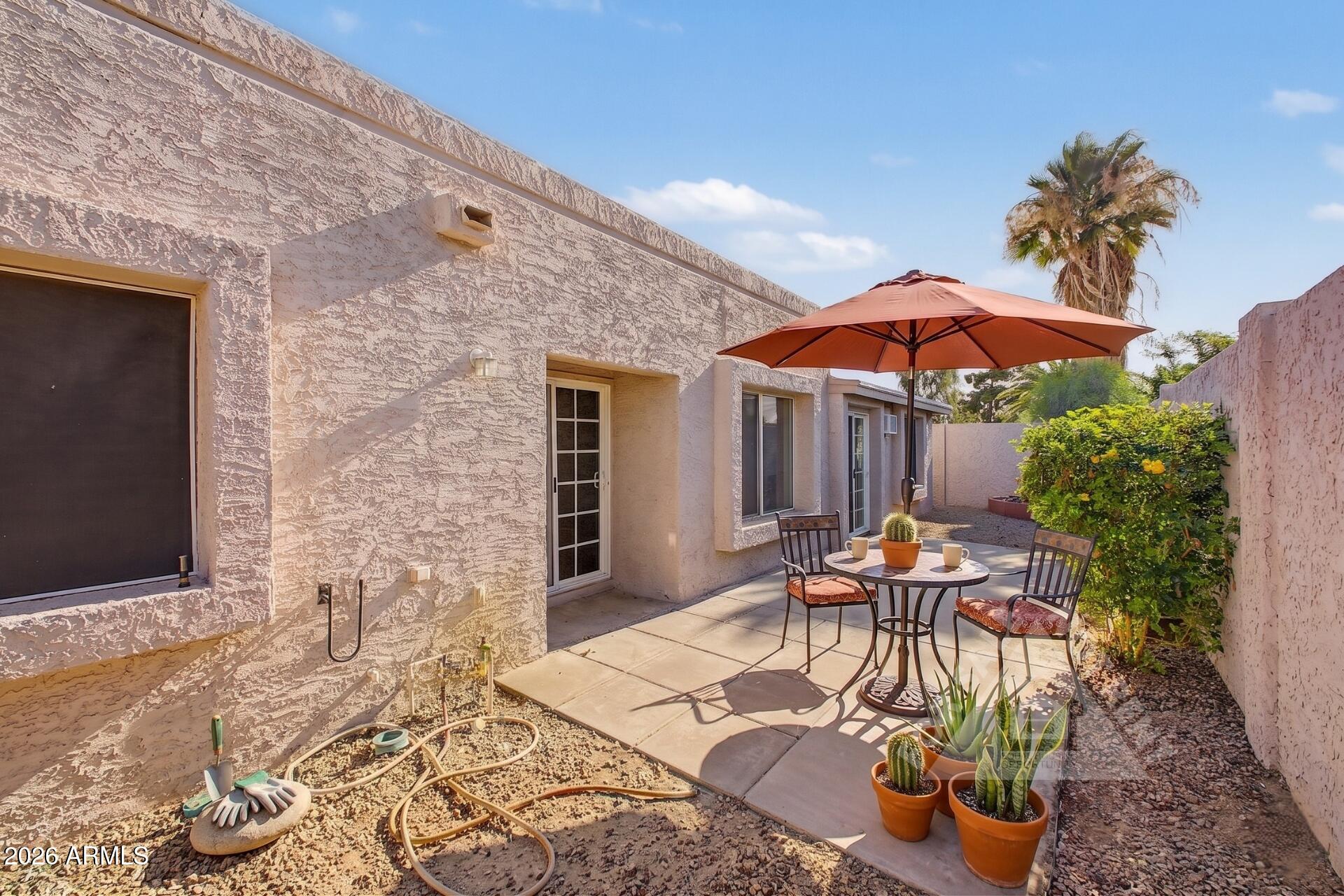 912 E VILLA RITA Drive