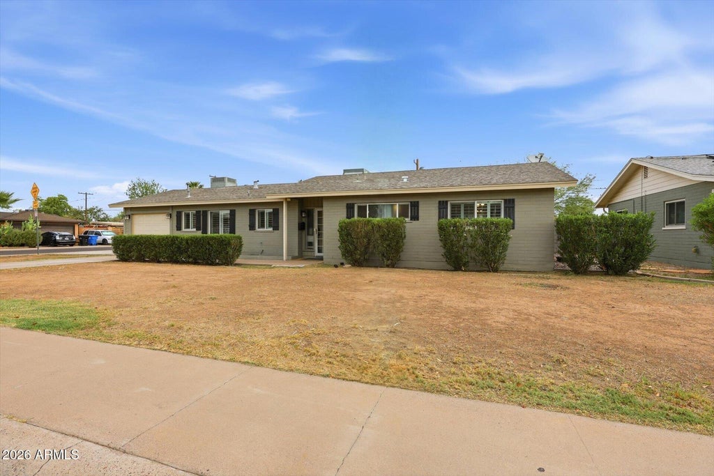 Photo of 1402 E Colter Street, Phoenix, AZ 85014 (MLS # 7072085)