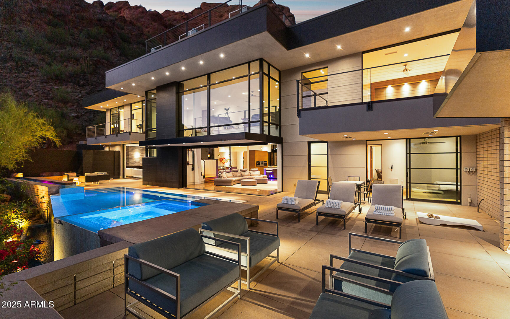 5212 E RED ROCK Drive