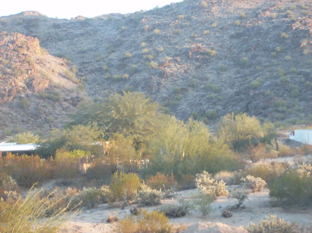 Photo of 1925 E Euclid Avenue #-, Phoenix, AZ 85042 (MLS # 6915627)