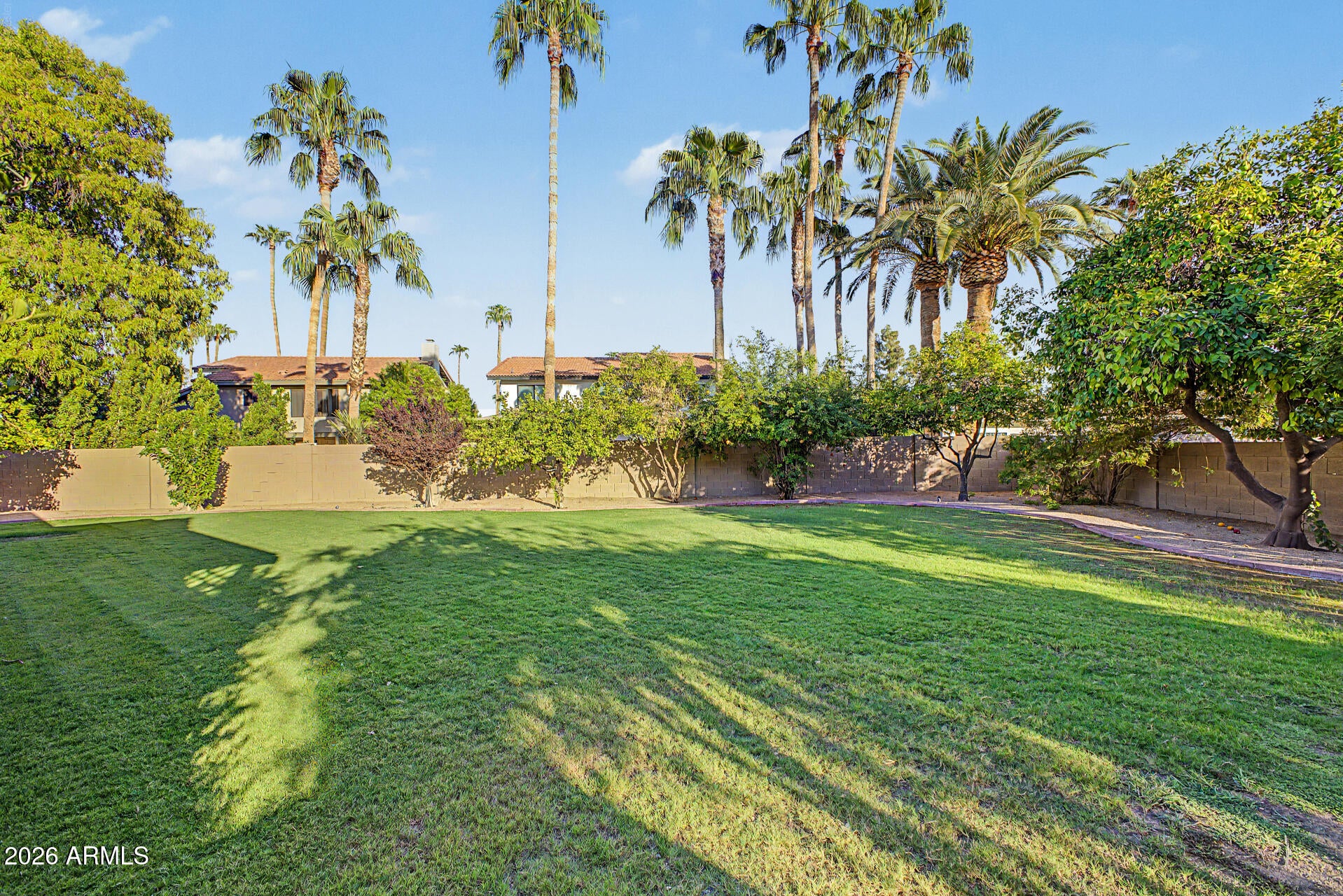 8547 N WOODLAND Court