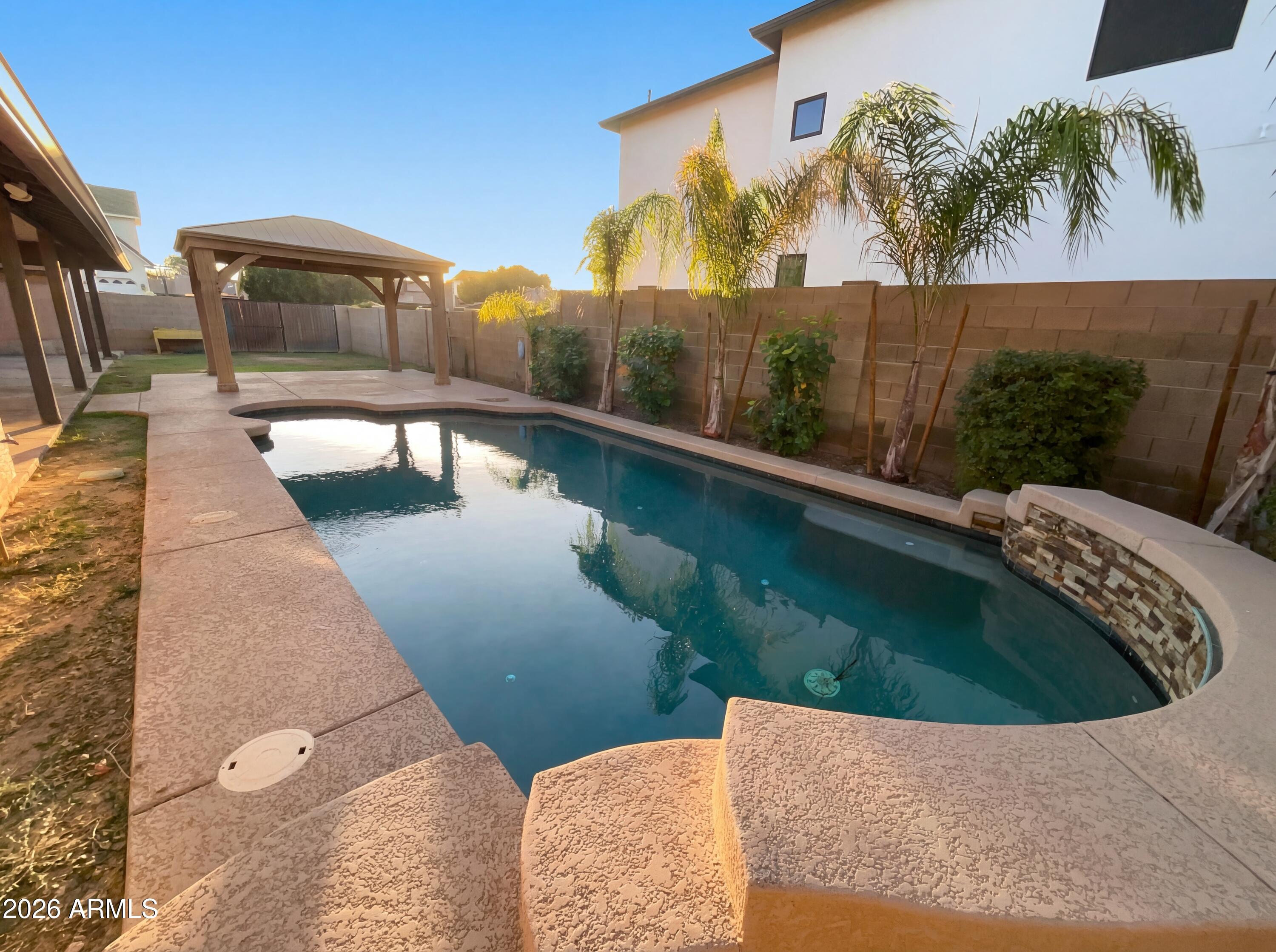 1823 E JUNIPER Circle