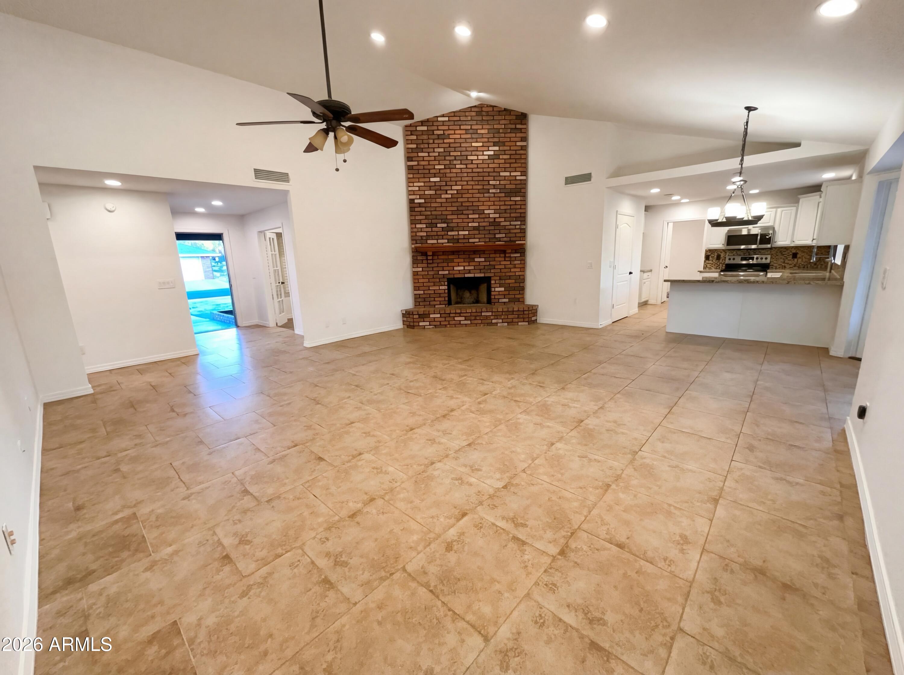 1823 E JUNIPER Circle