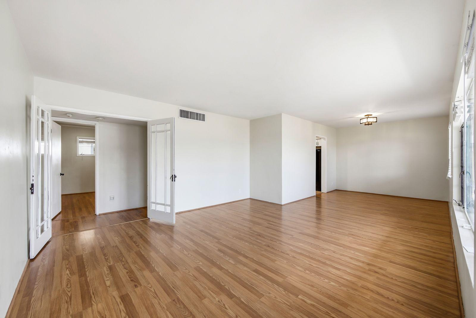 2421 W Anderson Avenue