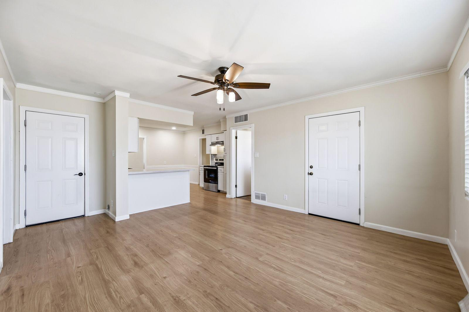 2421 W Anderson Avenue