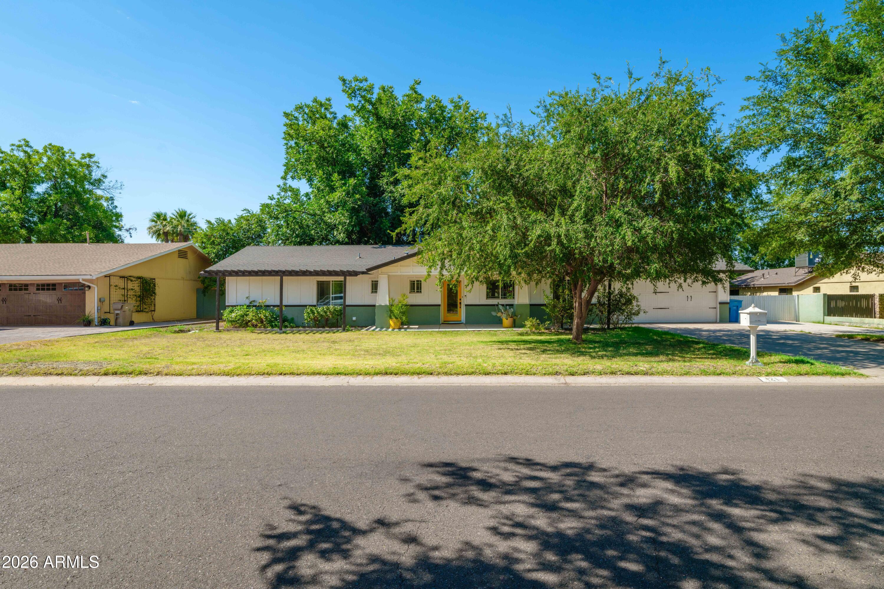 121 W ORCHID Lane