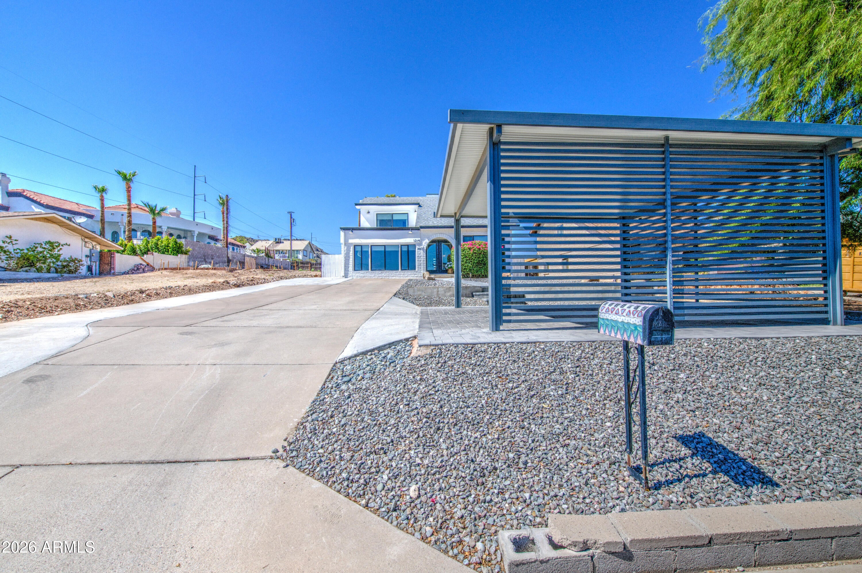 1214 E DESERT COVE Avenue