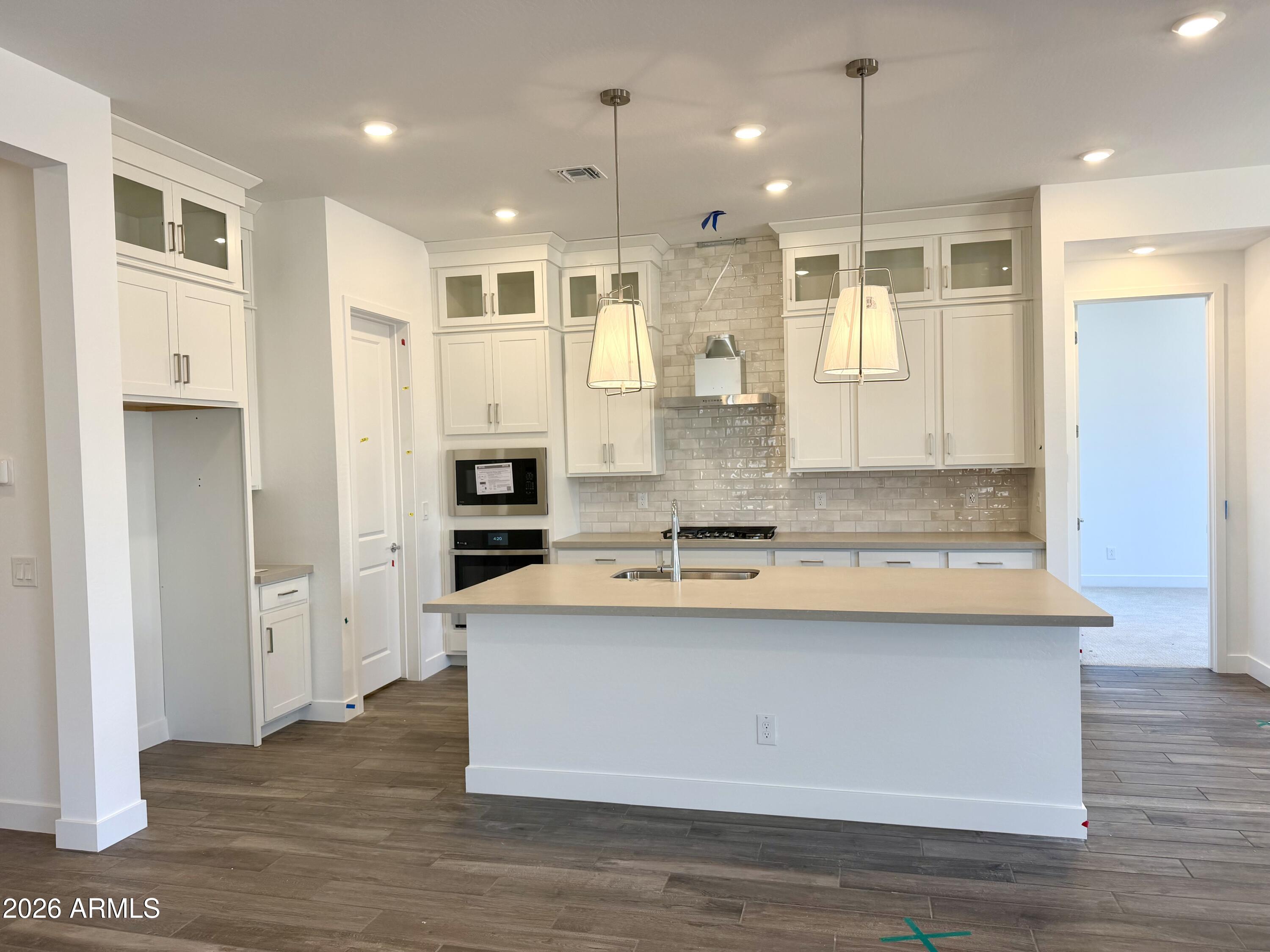 782 W Longwood Drive
