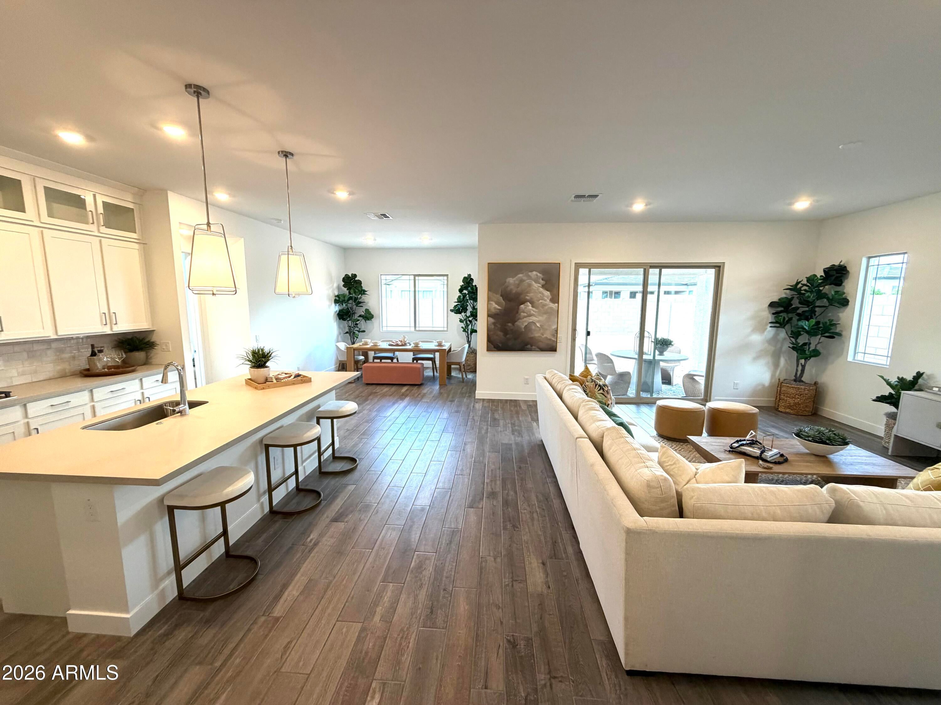 782 W Longwood Drive