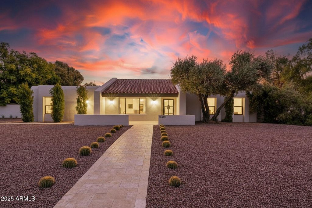 Photo of 8405 N Via Mia, Scottsdale, AZ 85258 (MLS # 6948517)