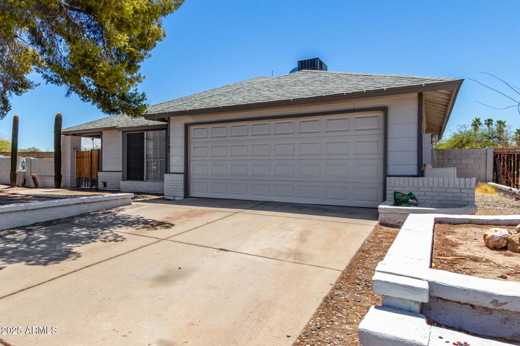 Photo of 1145 W Carson Drive, Tempe, AZ 85282 (MLS # 6899243)