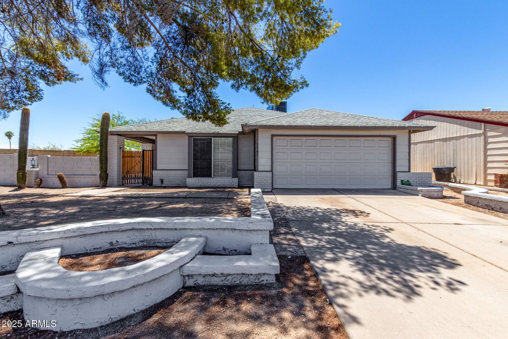 Photo of 1145 W Carson Drive, Tempe, AZ 85282 (MLS # 6899243)