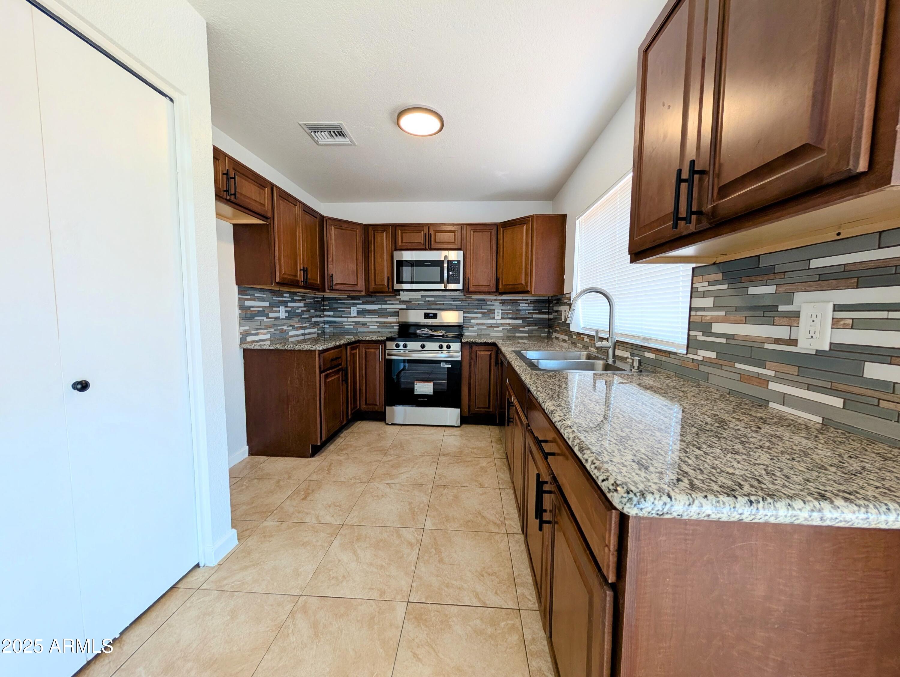 8933 W MOUNTAIN VIEW Road