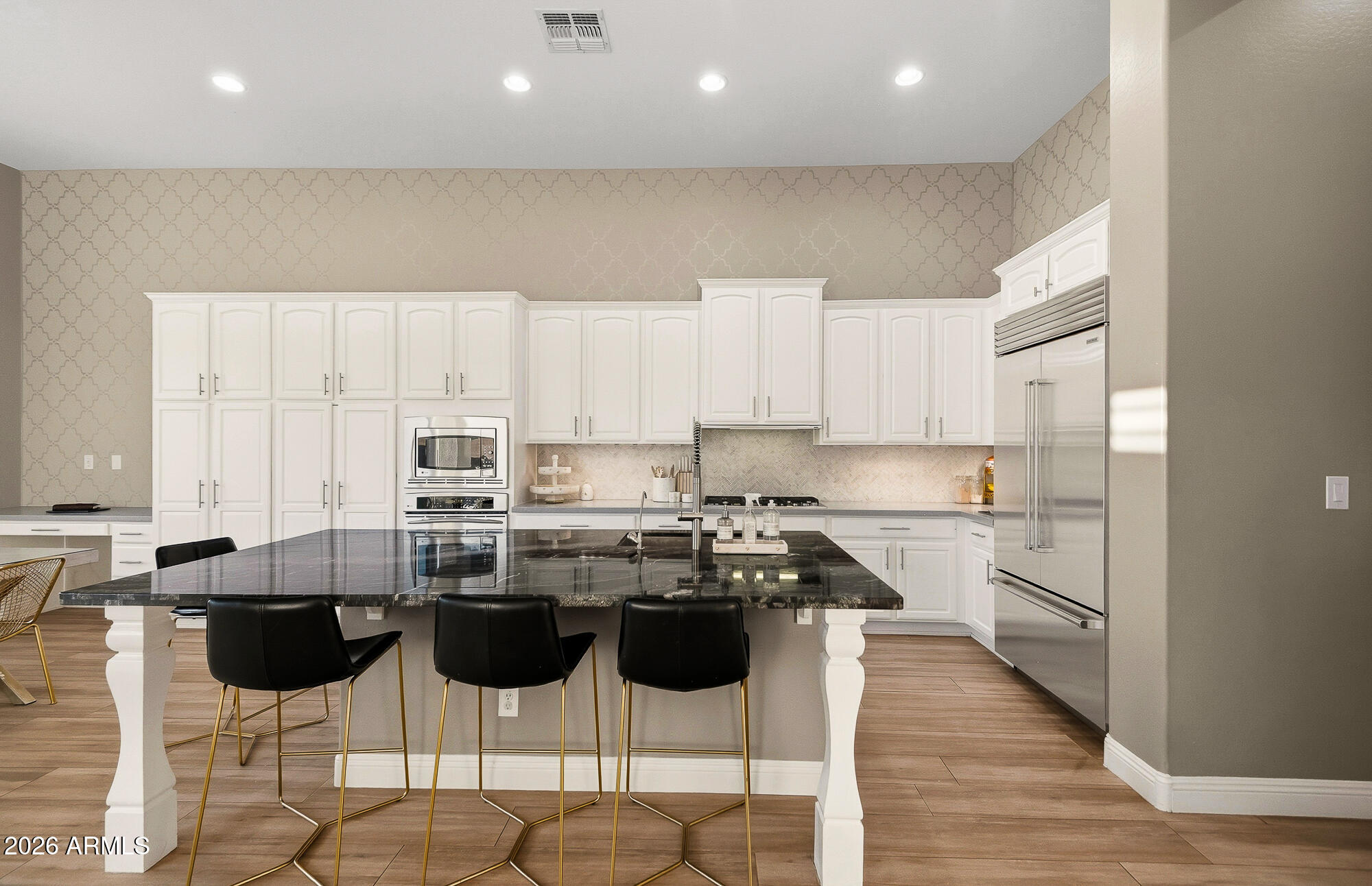 1529 W LAUREL GREENS Court