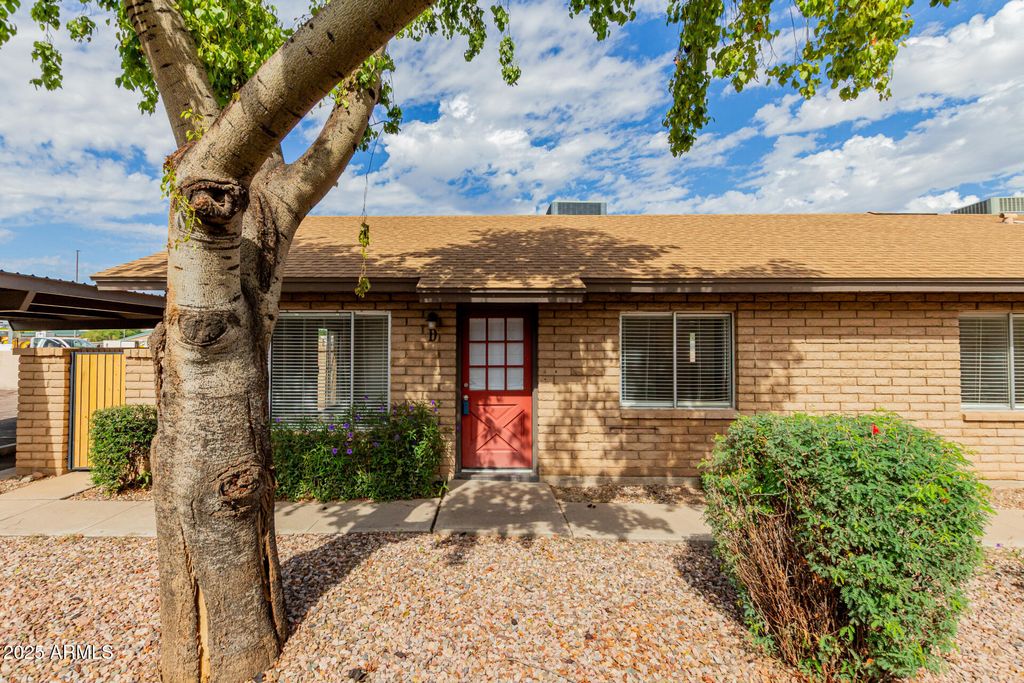 Photo of 6406 S Lakeshore Drive #D, Tempe, AZ 85283 (MLS # 6937439)