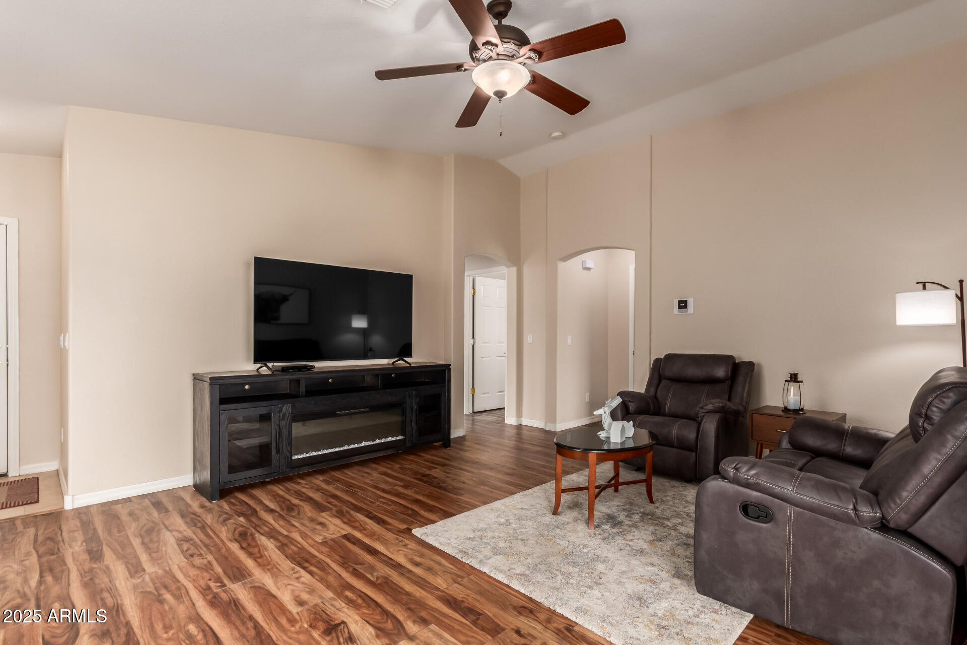 3420 E GLENEAGLE Place