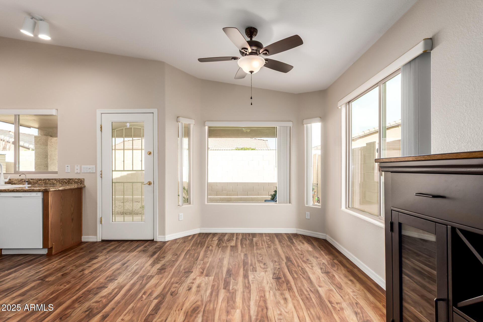 3420 E GLENEAGLE Place