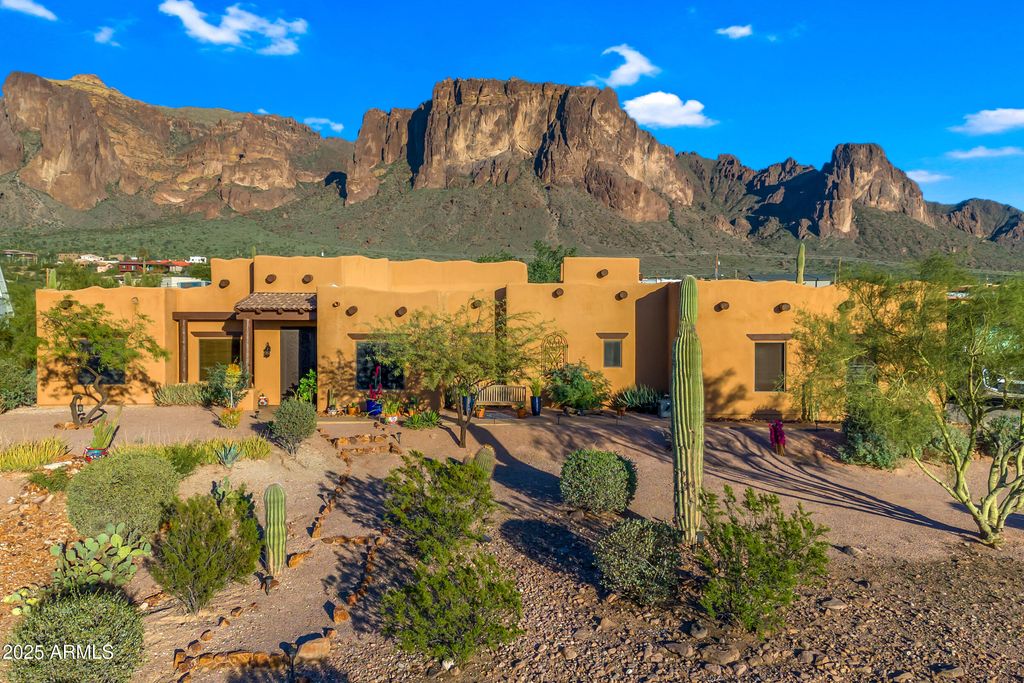 Photo of 2443 N Sixshooter Road, Apache Junction, AZ 85119 (MLS # 6941090)