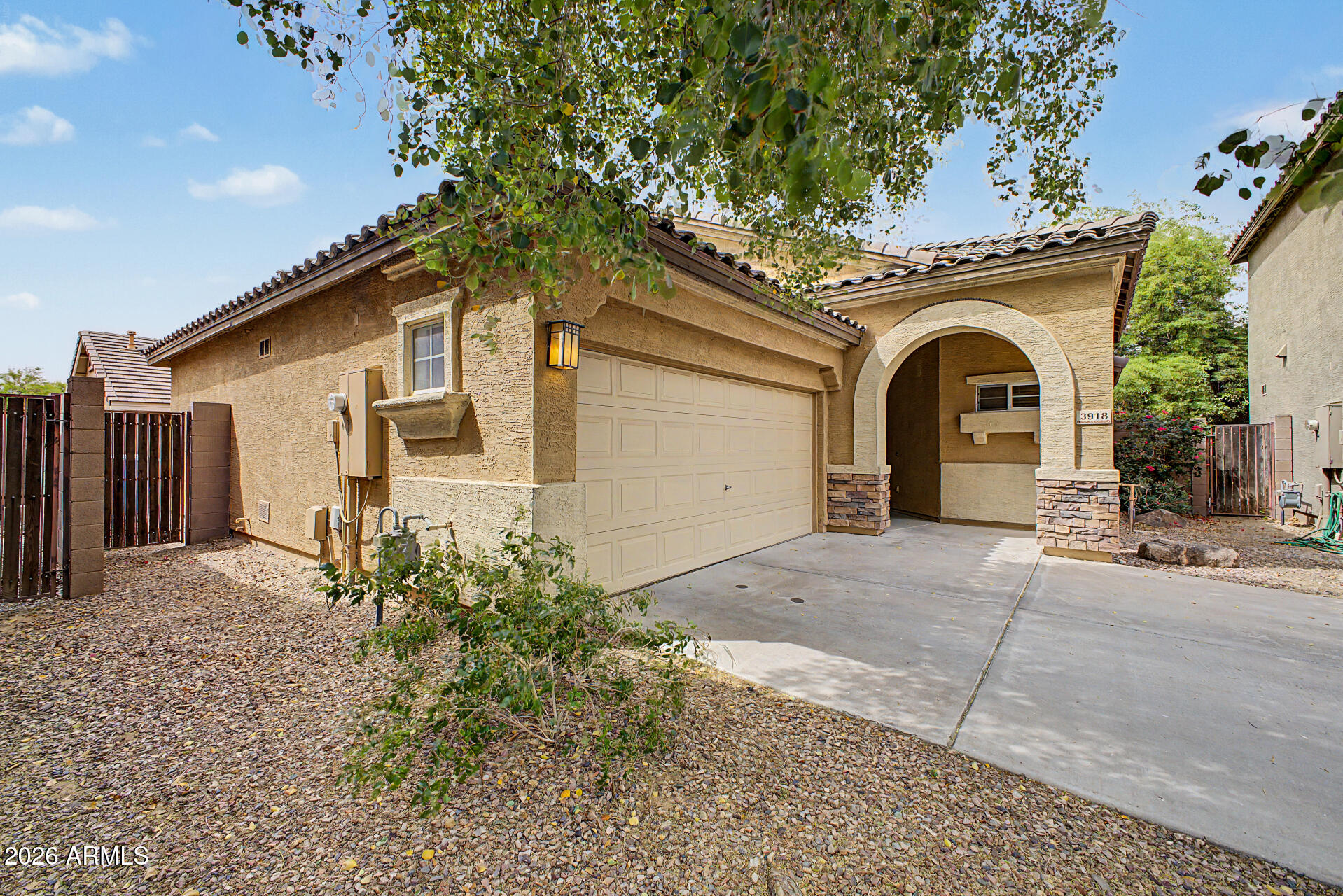 3918 E POLLACK Street