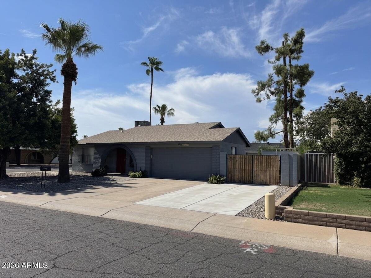 2840 W MICHELLE Drive