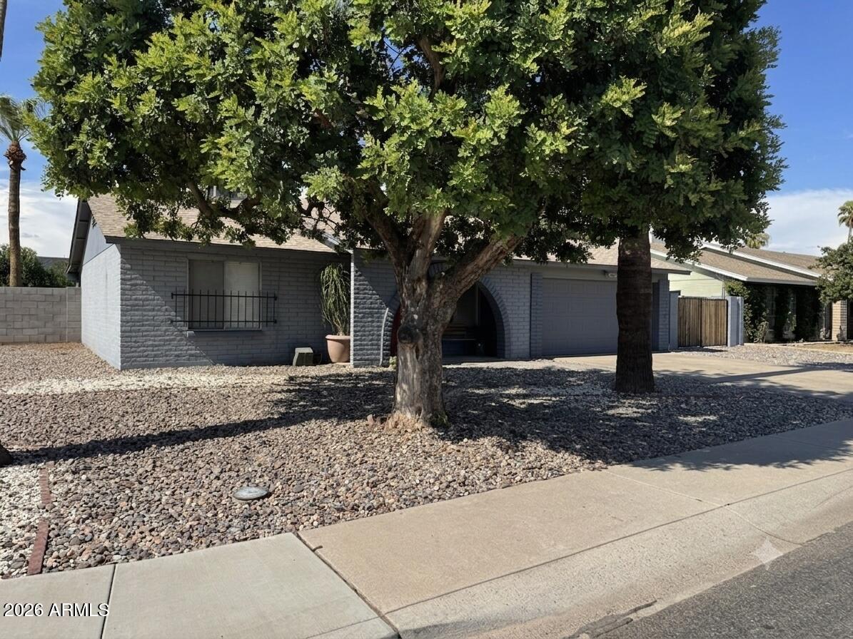 2840 W MICHELLE Drive