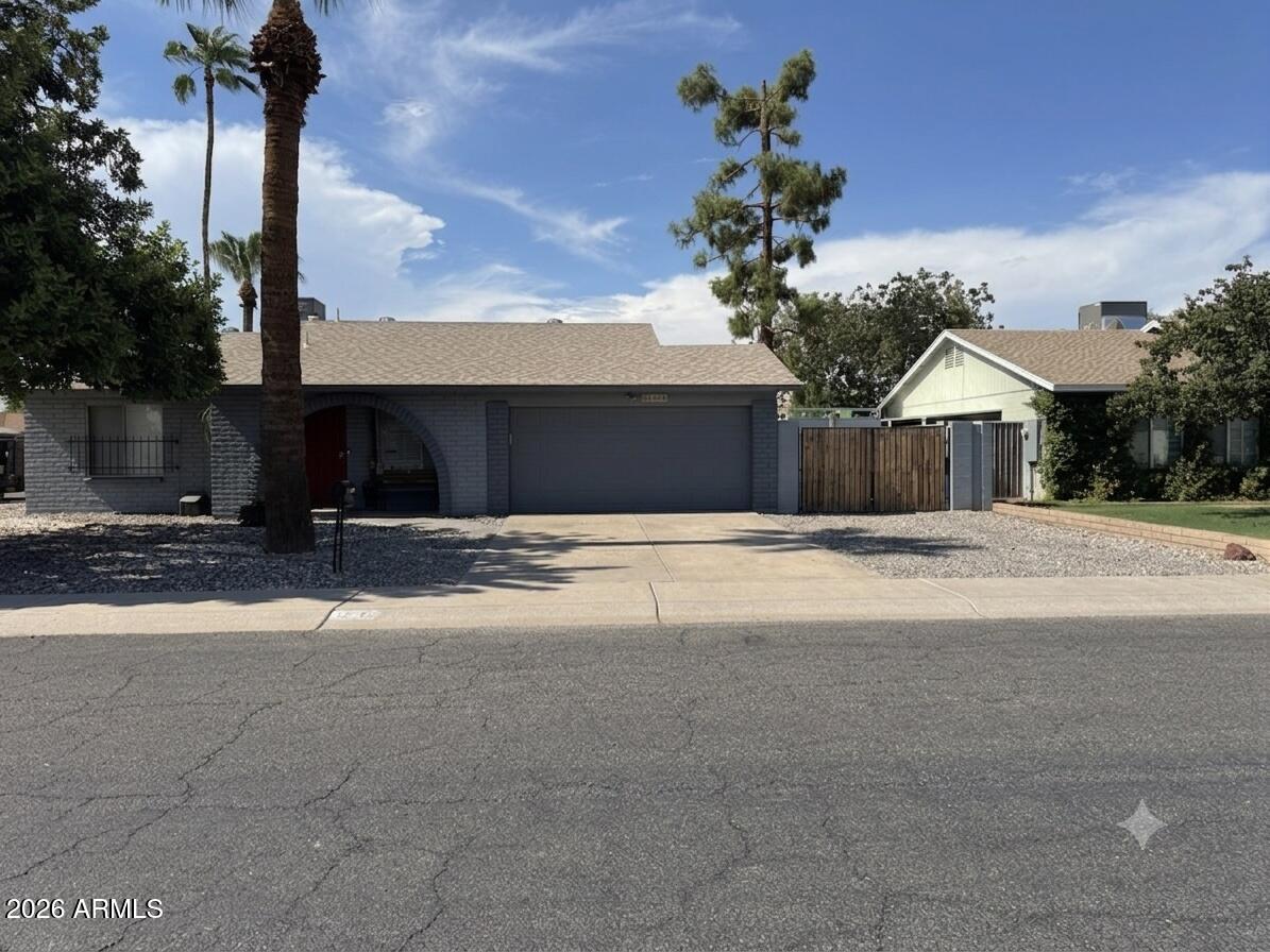 2840 W MICHELLE Drive