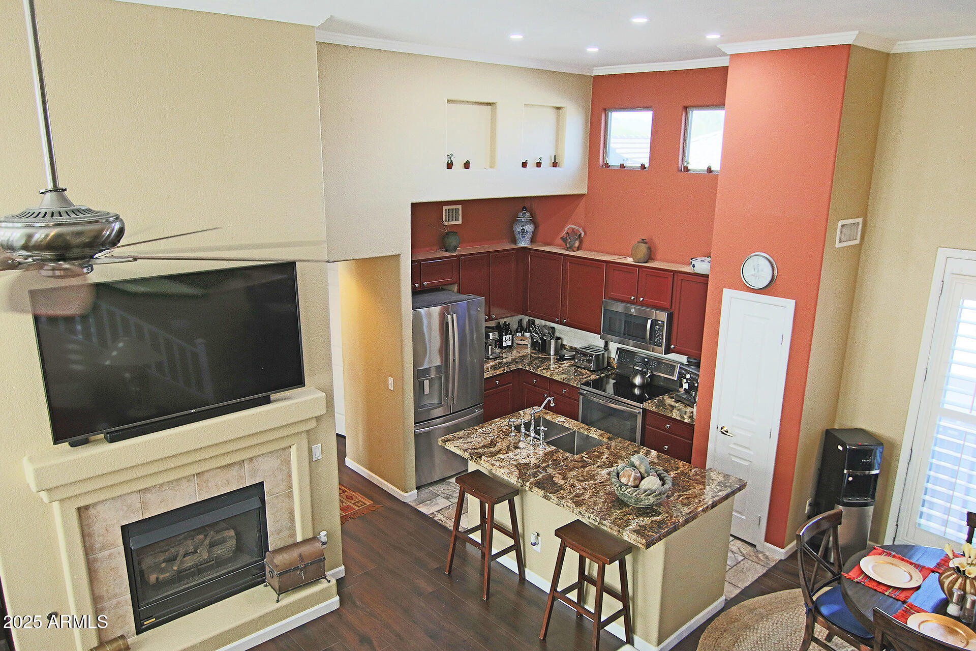 15221 N CLUBGATE Drive 2044