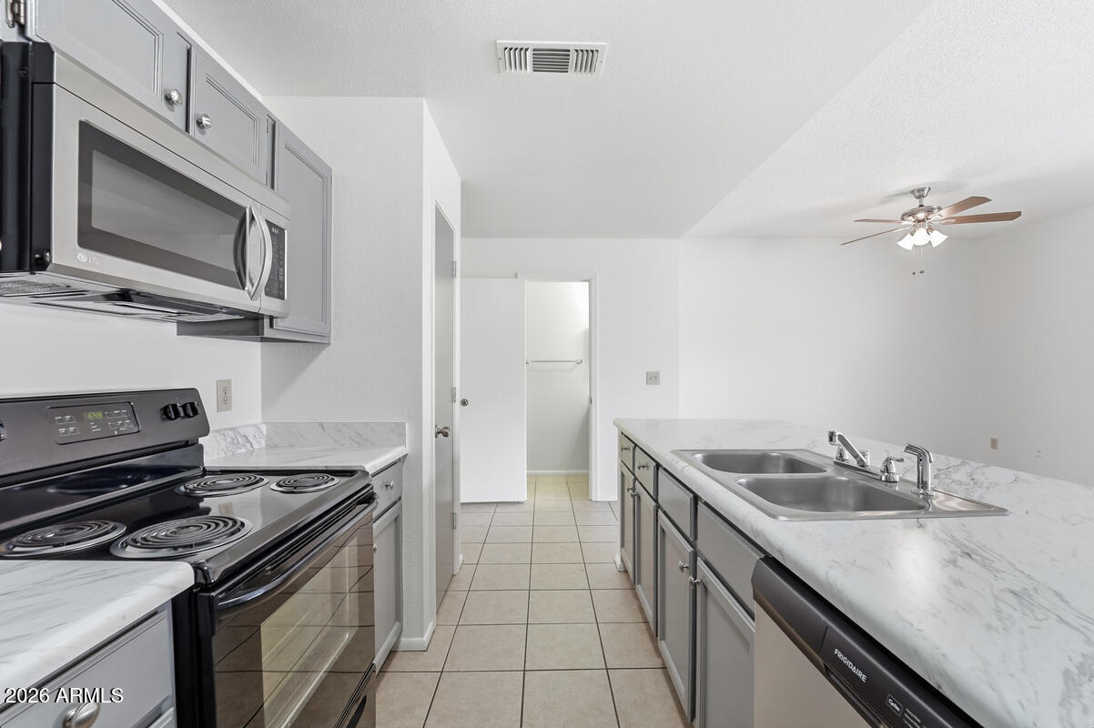 4114 E UNION HILLS Drive 1004