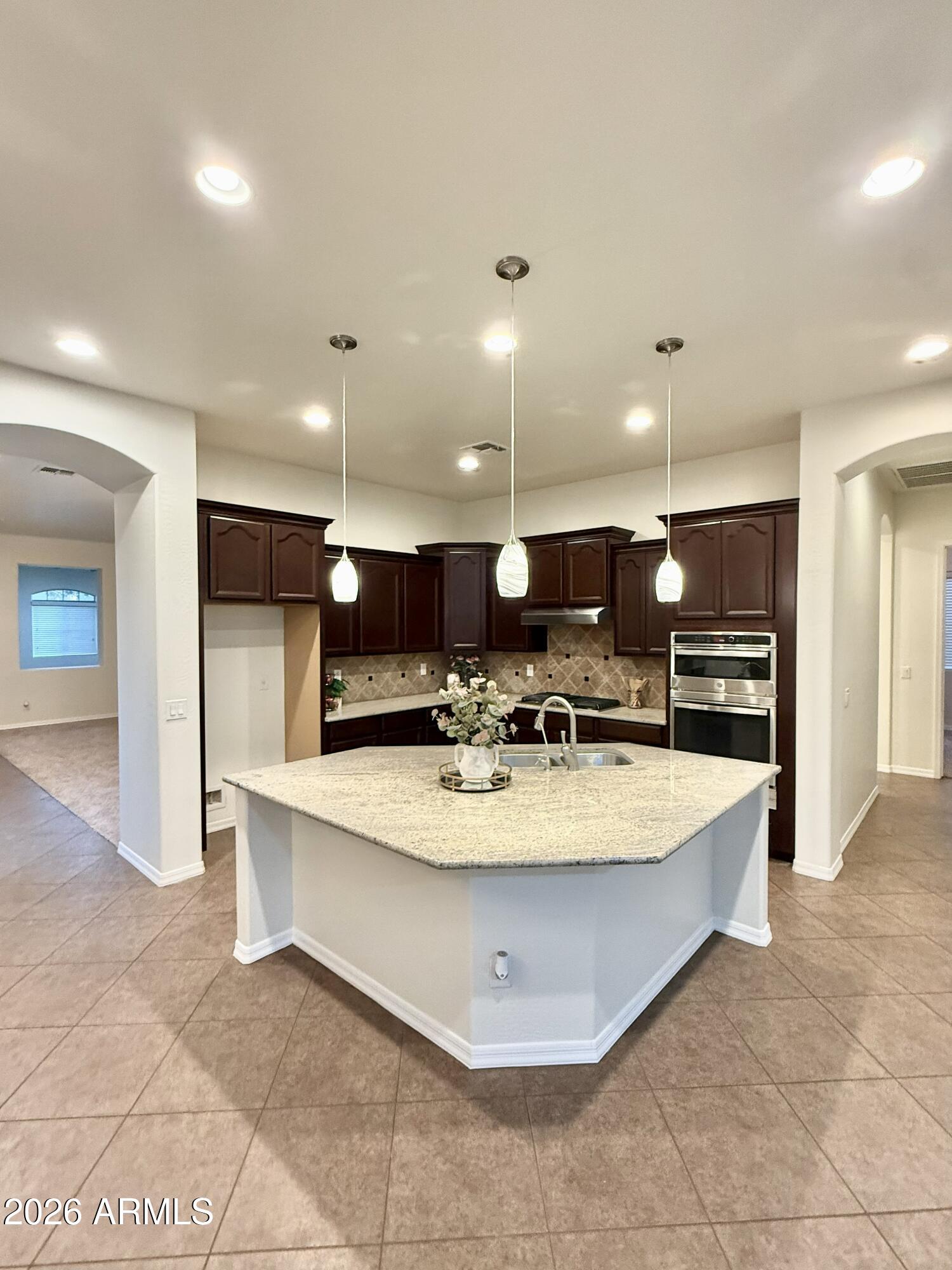 2564 E ORLEANS Drive