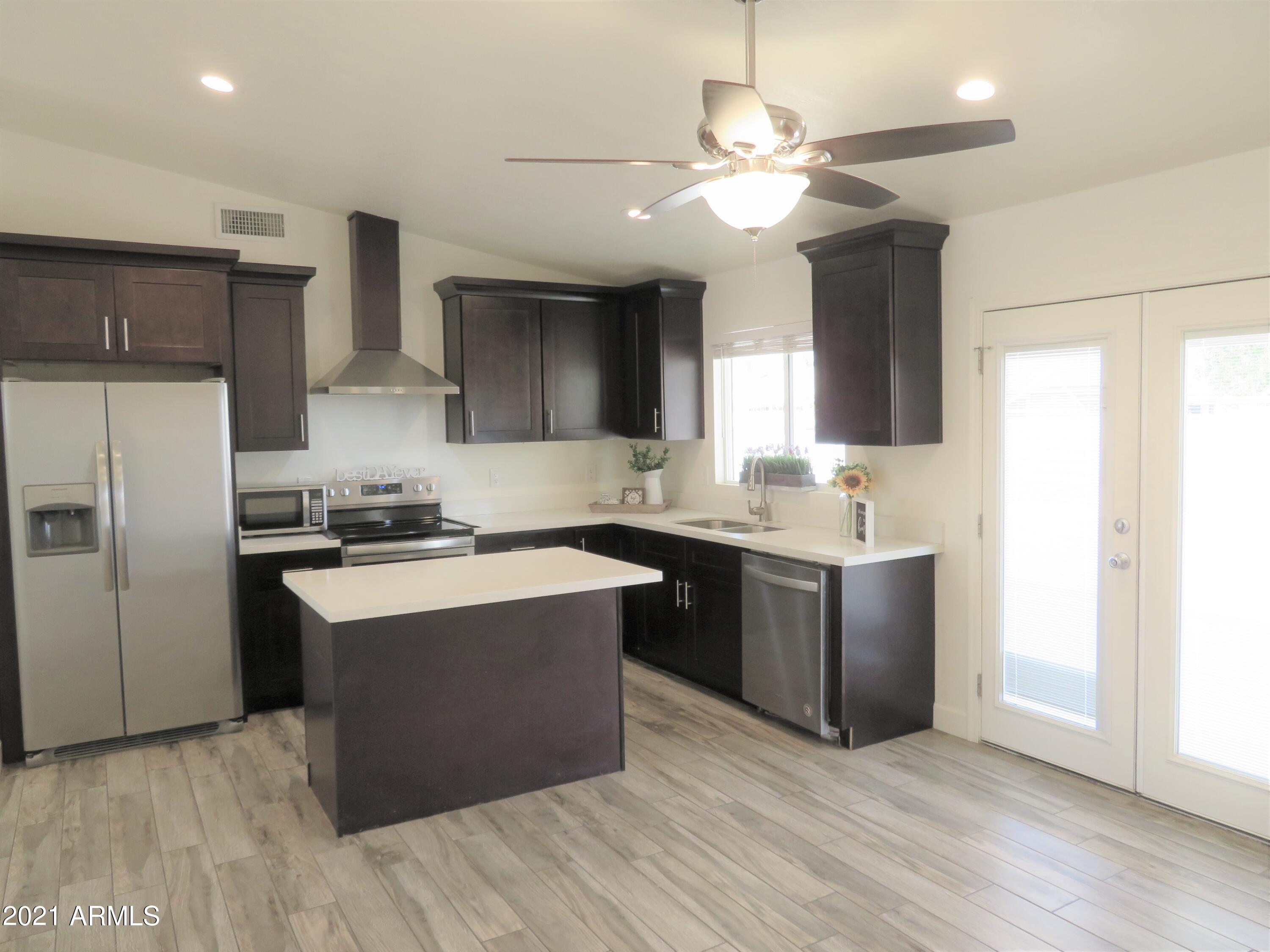 2156 E JEROME Avenue