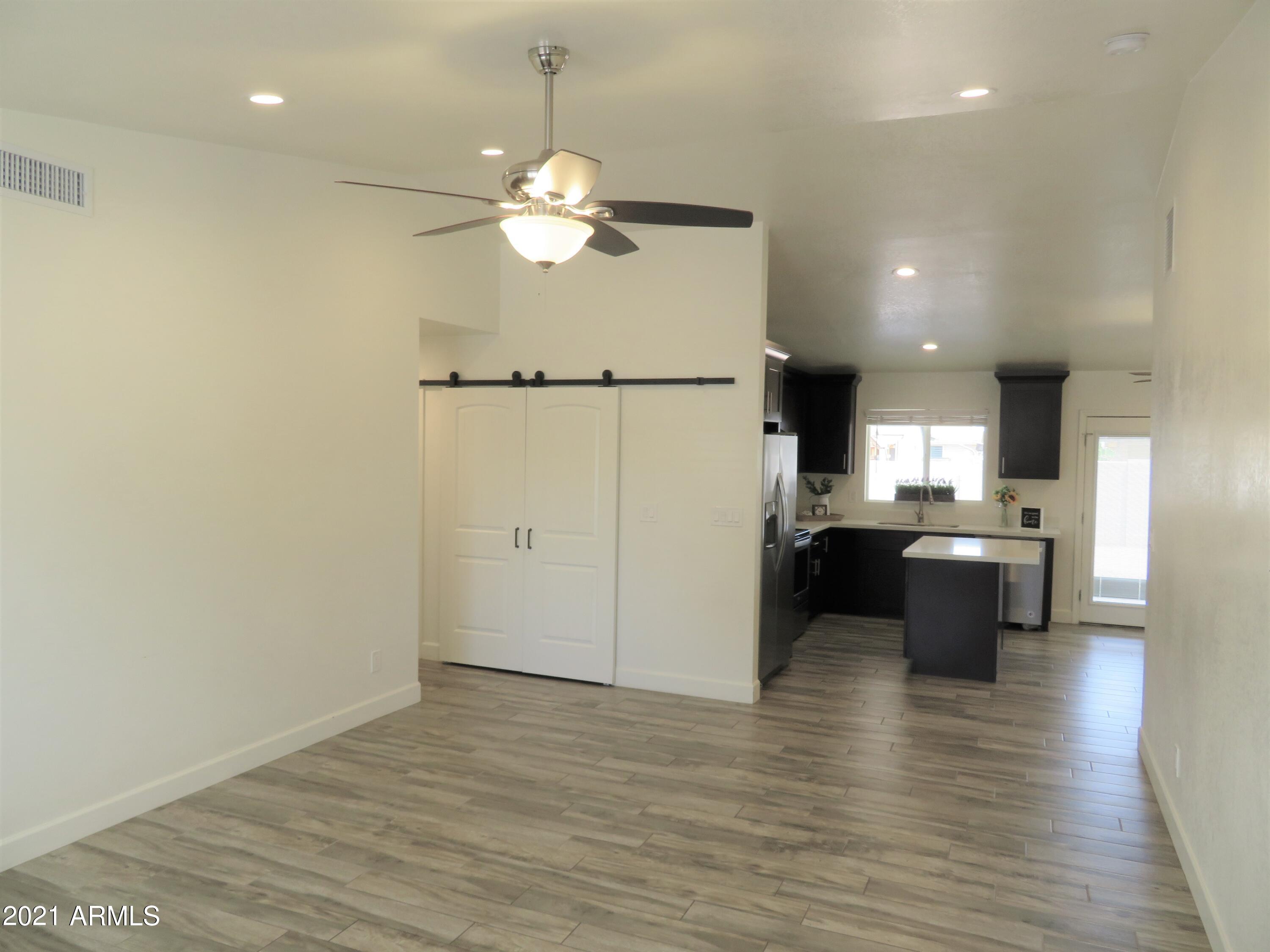 2156 E JEROME Avenue