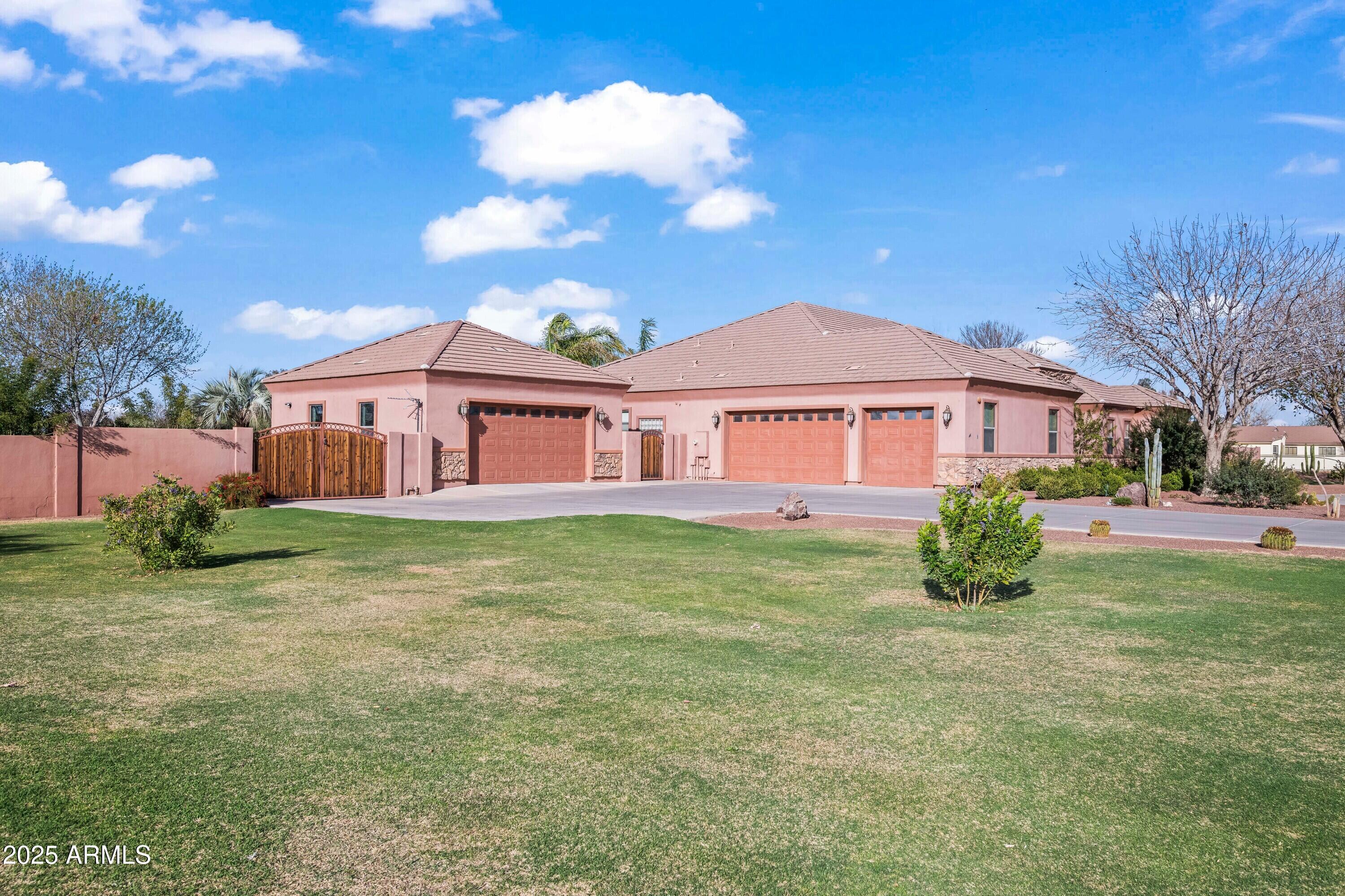 1096 W VIA DE PALMAS --