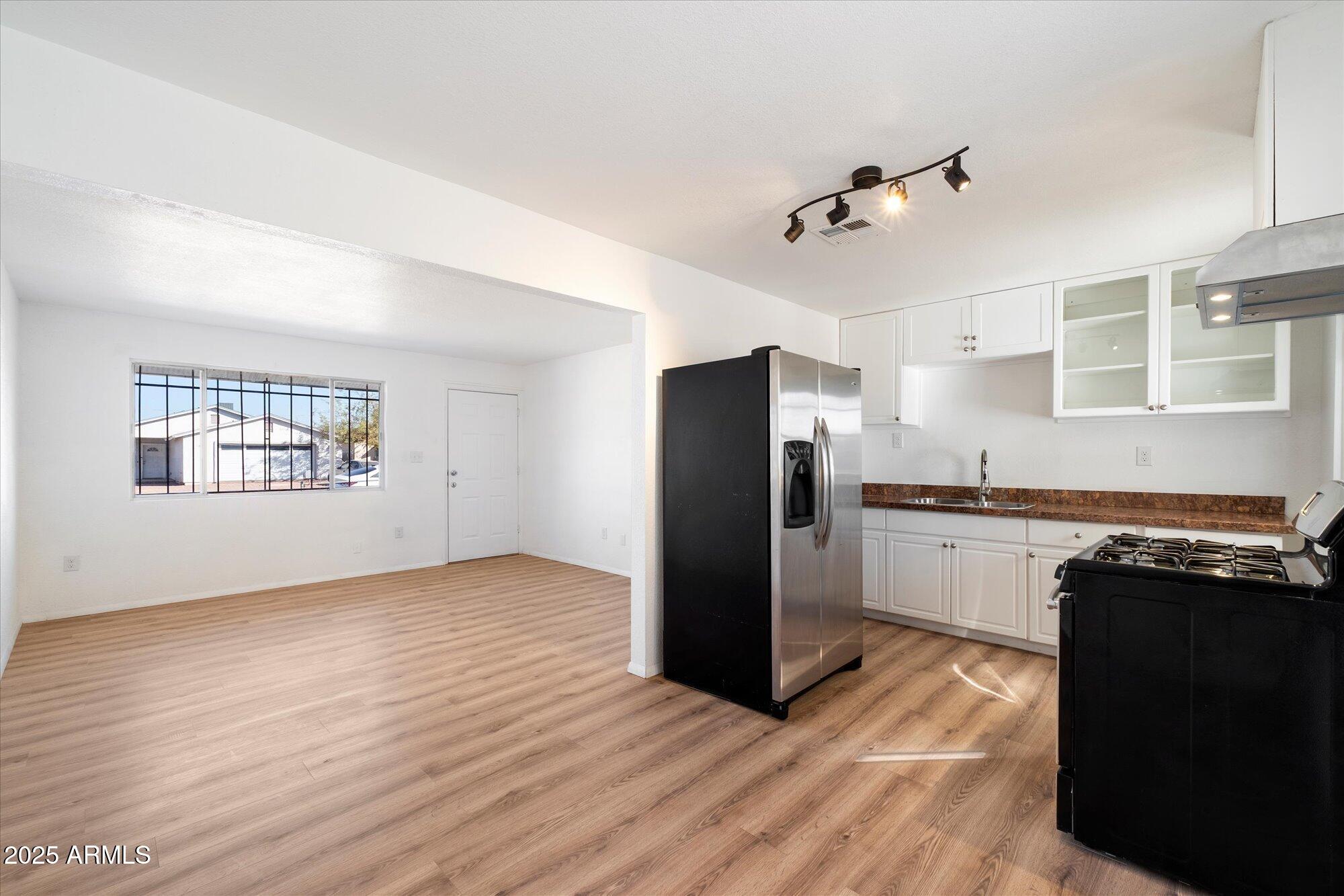 737 W JONES Avenue