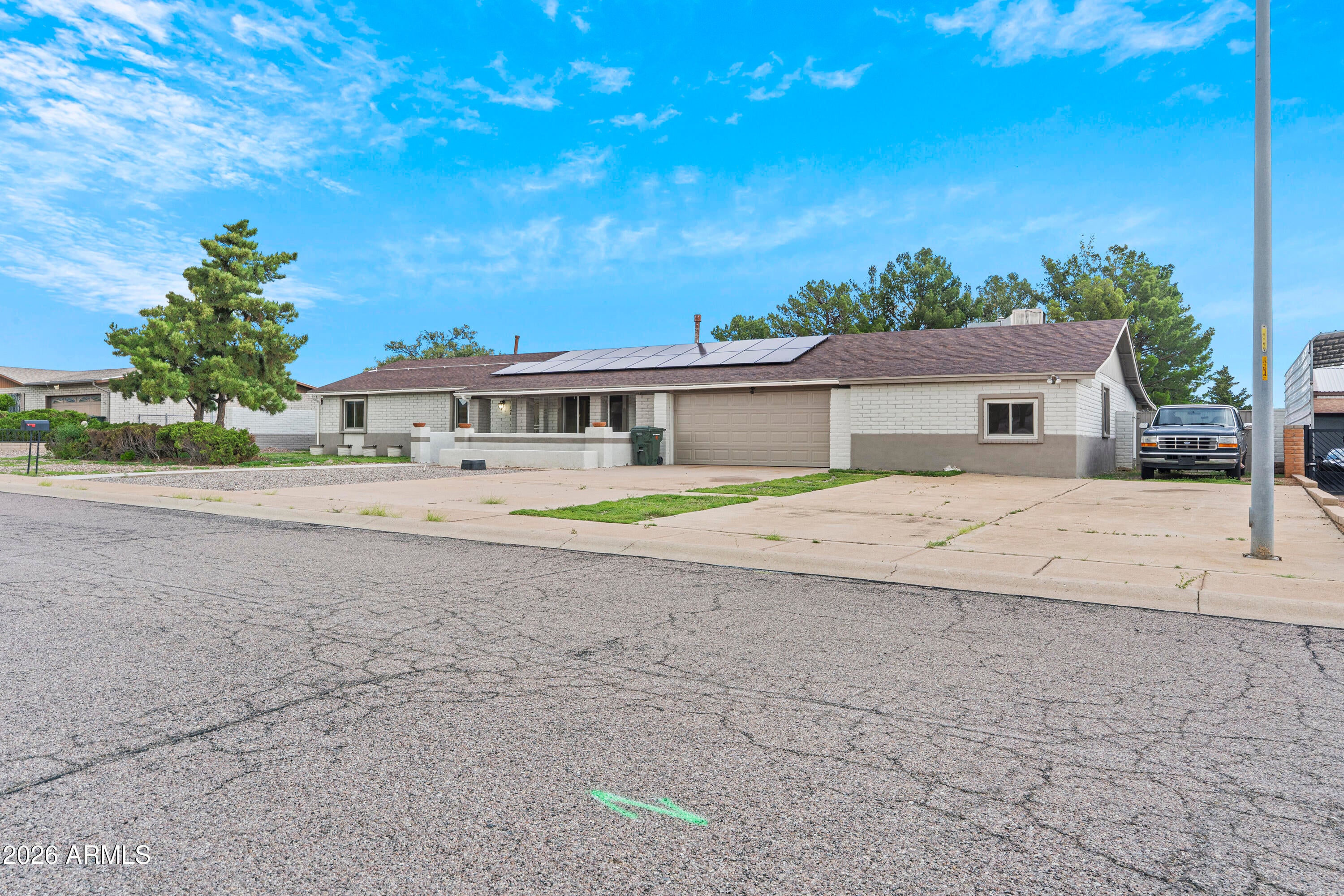 1931 E CRISTINA Avenue