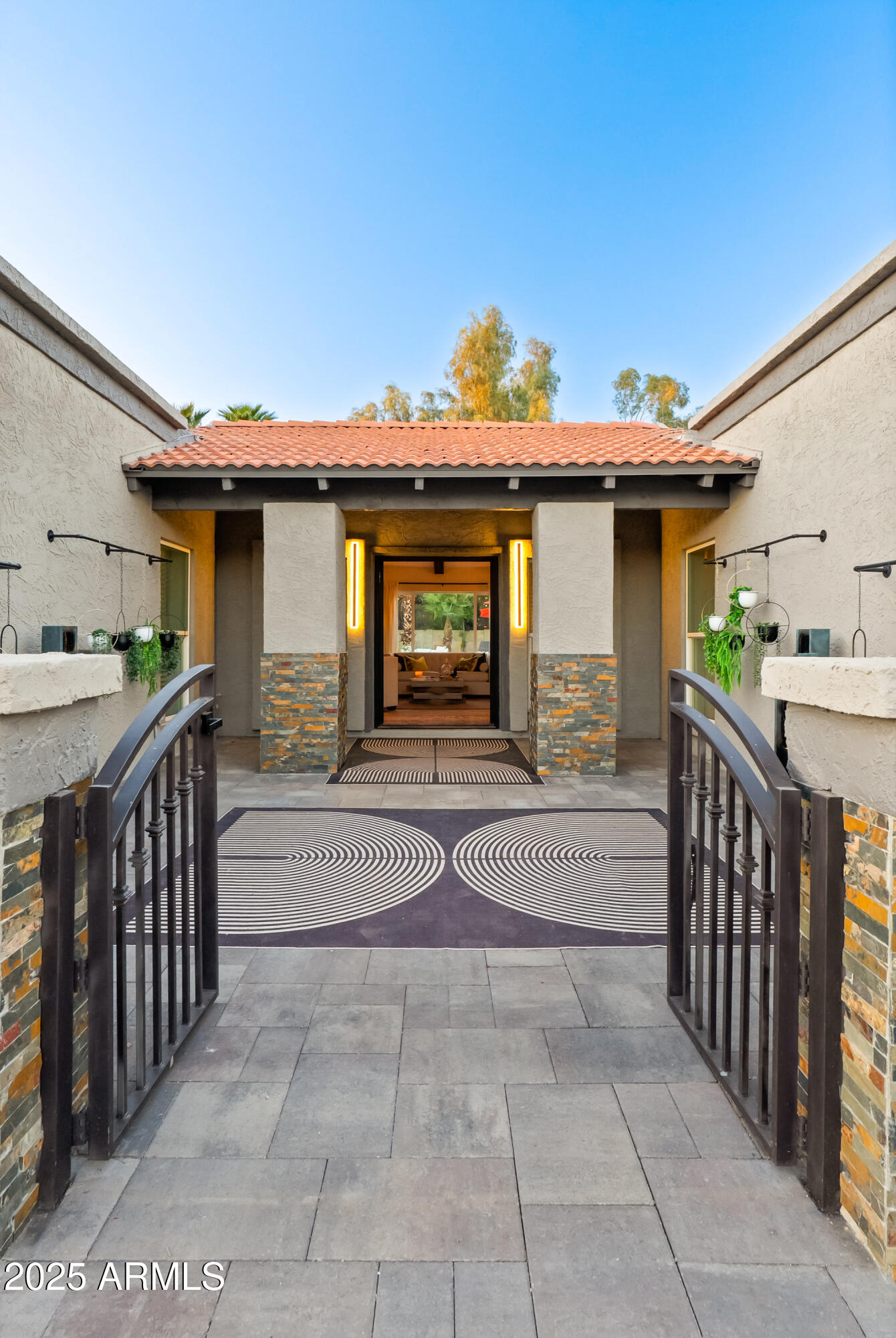 6504 W CORRINE Drive