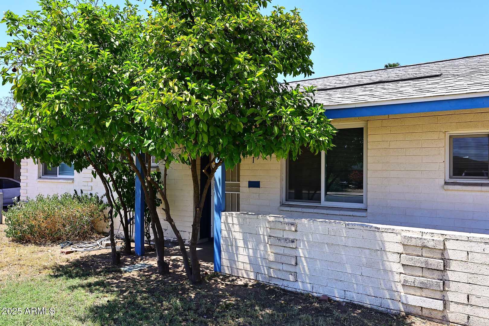 1524 W 7TH Street