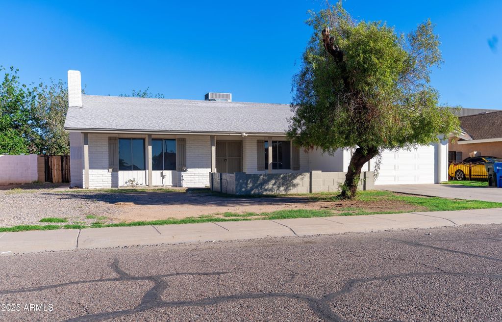 Photo of 6620 W Wolf Street, Phoenix, AZ 85033 (MLS # 6935679)