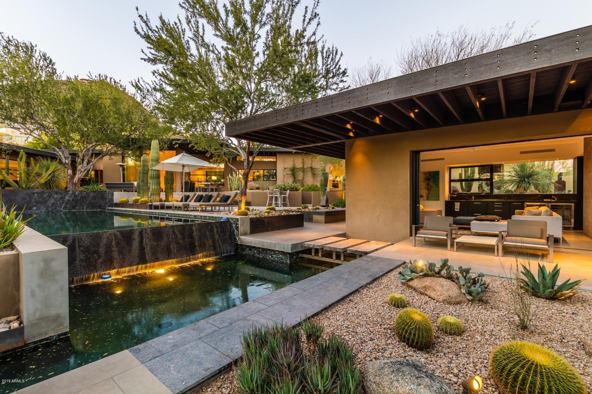 PARADISE HIGHLANDS - Residential
