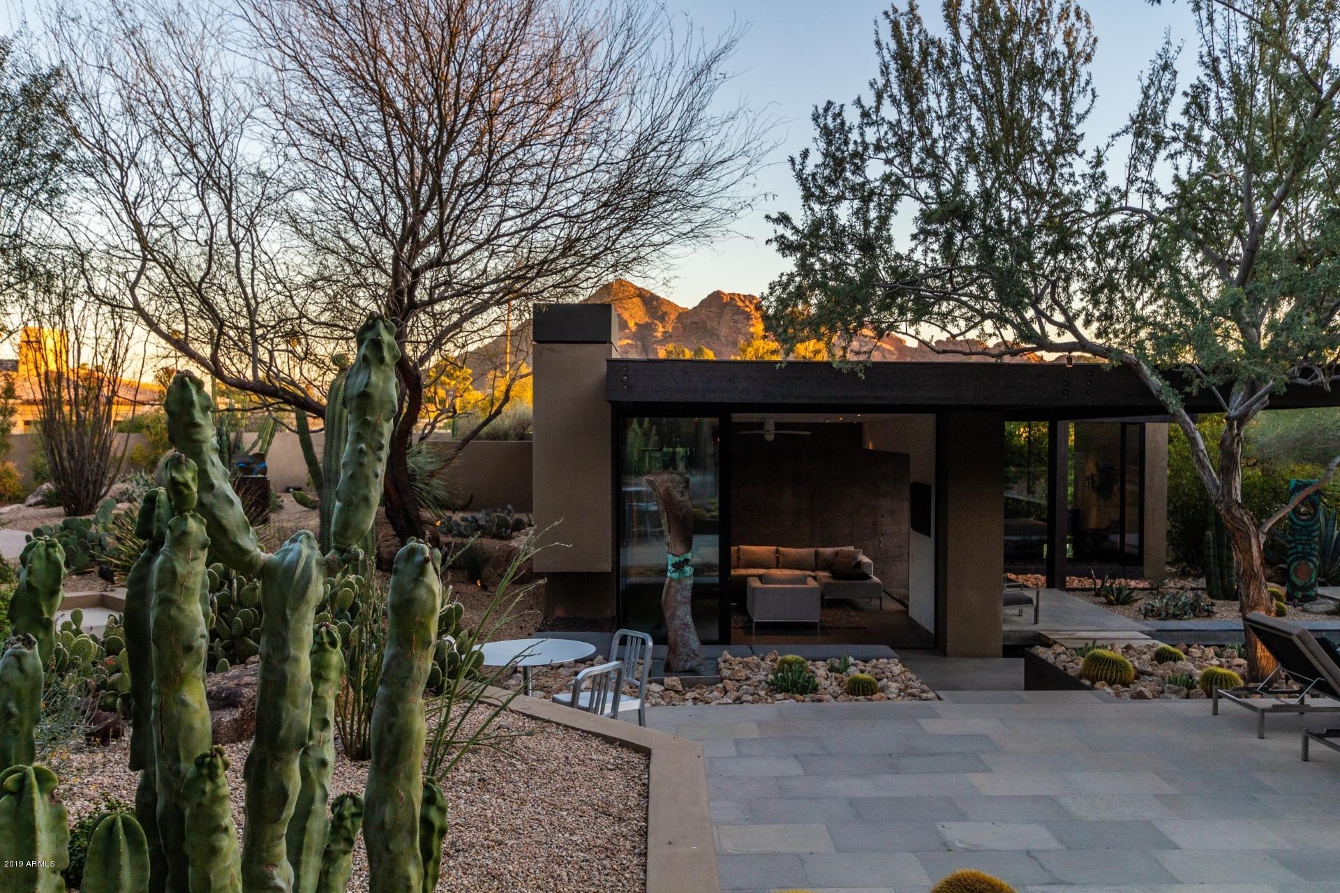 PARADISE HIGHLANDS - Residential