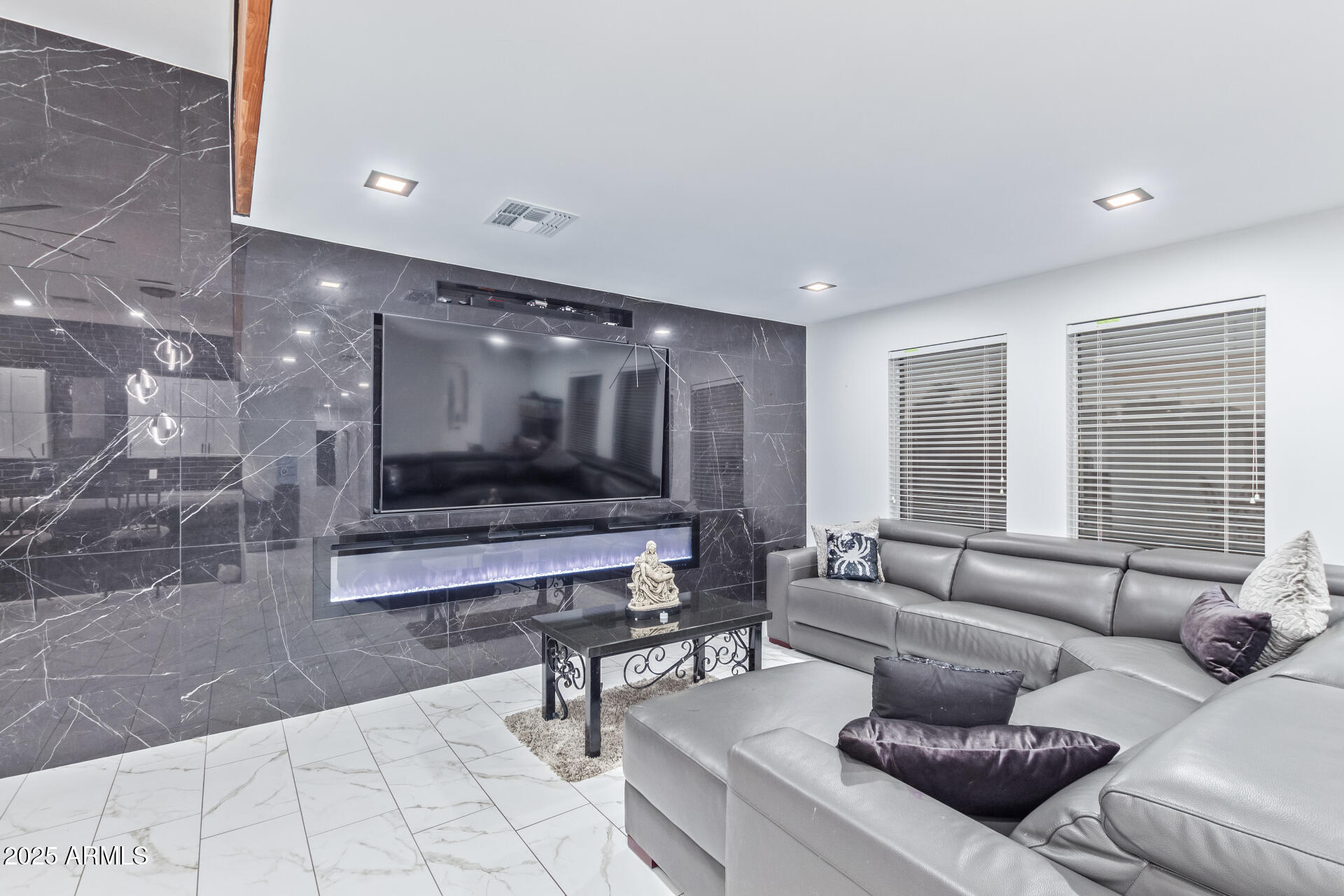 2037 E RIVIERA Drive