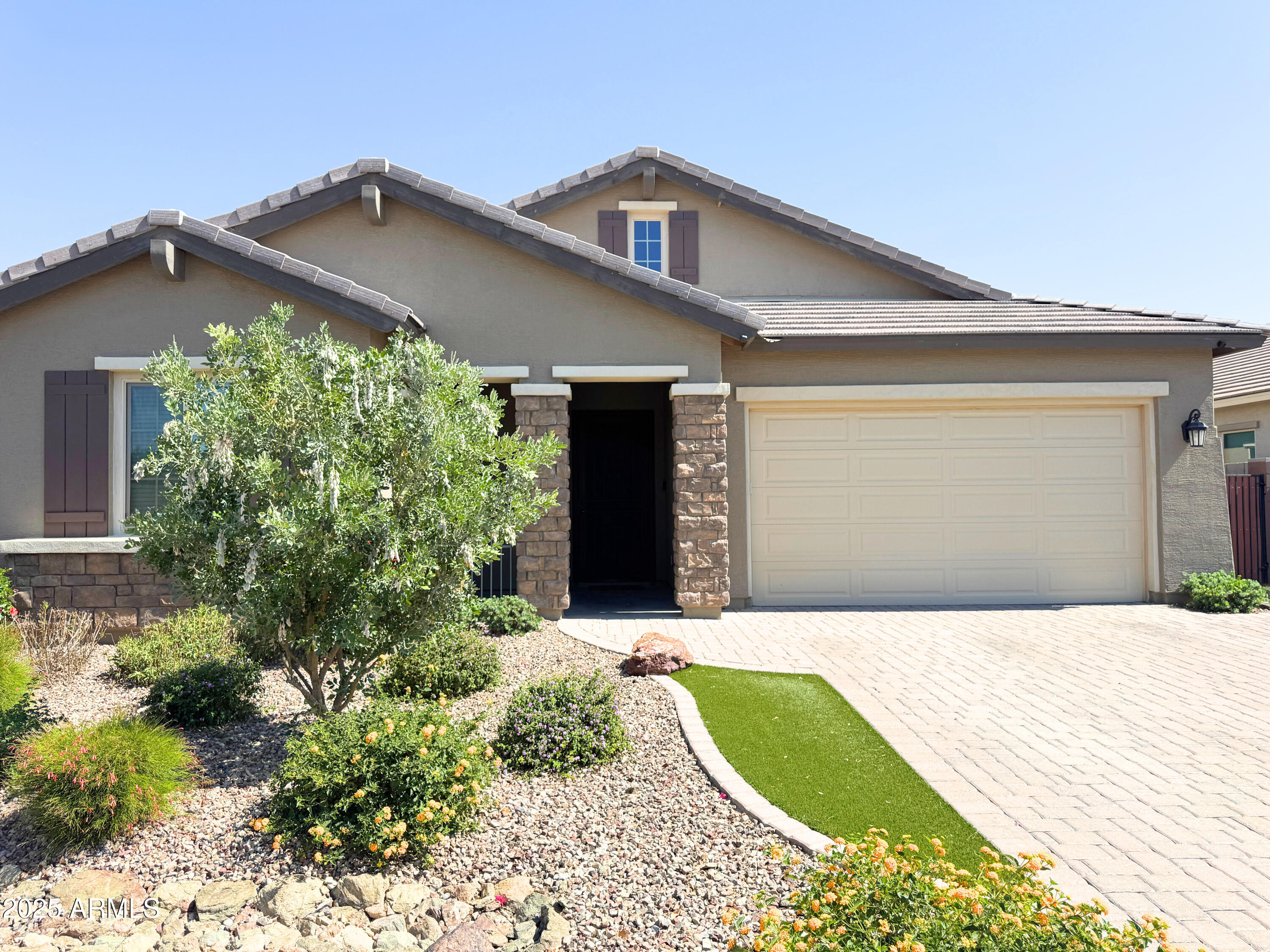 Homes 1 1228 W Snowbell Avenue