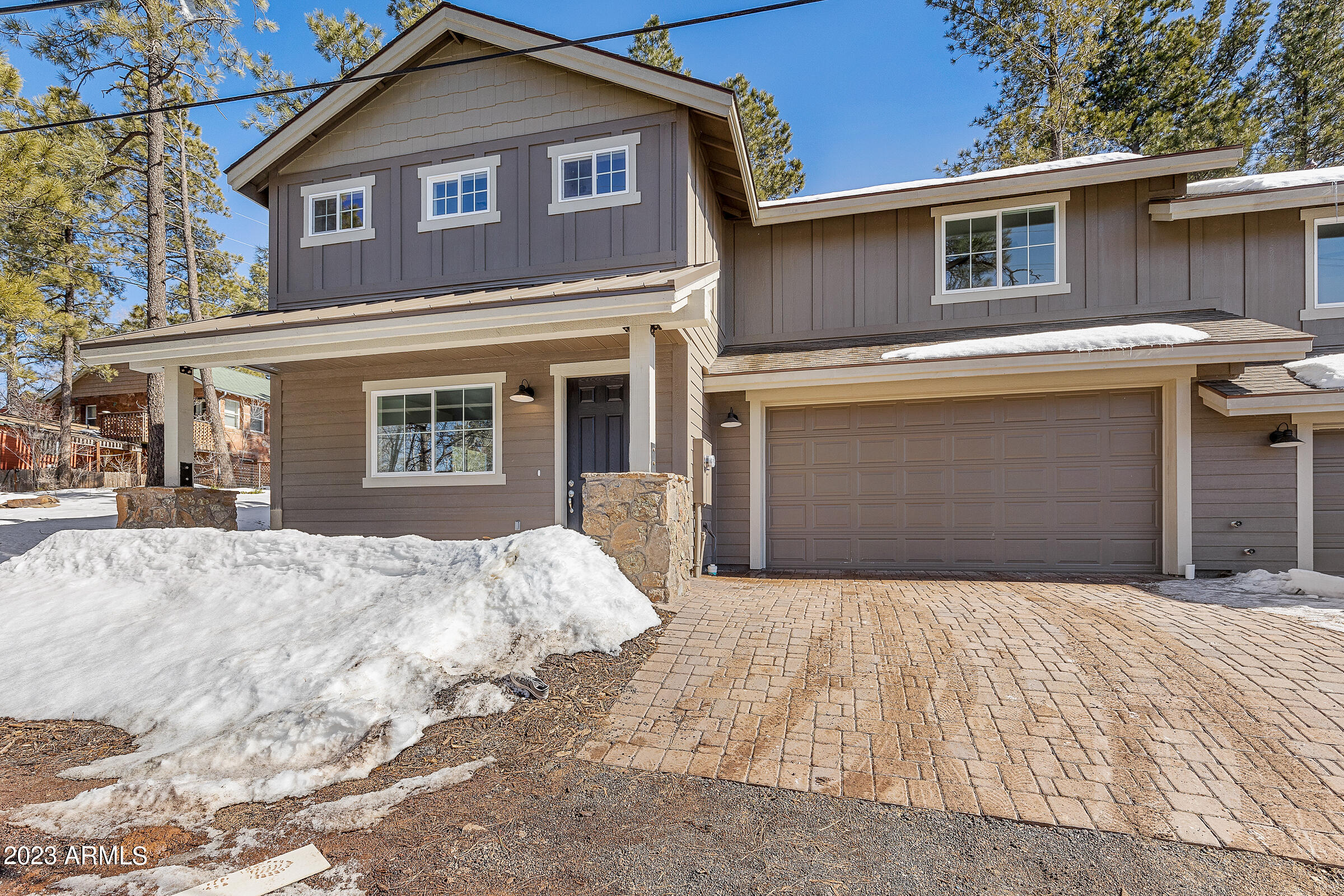 11 E SULLIVAN Avenue