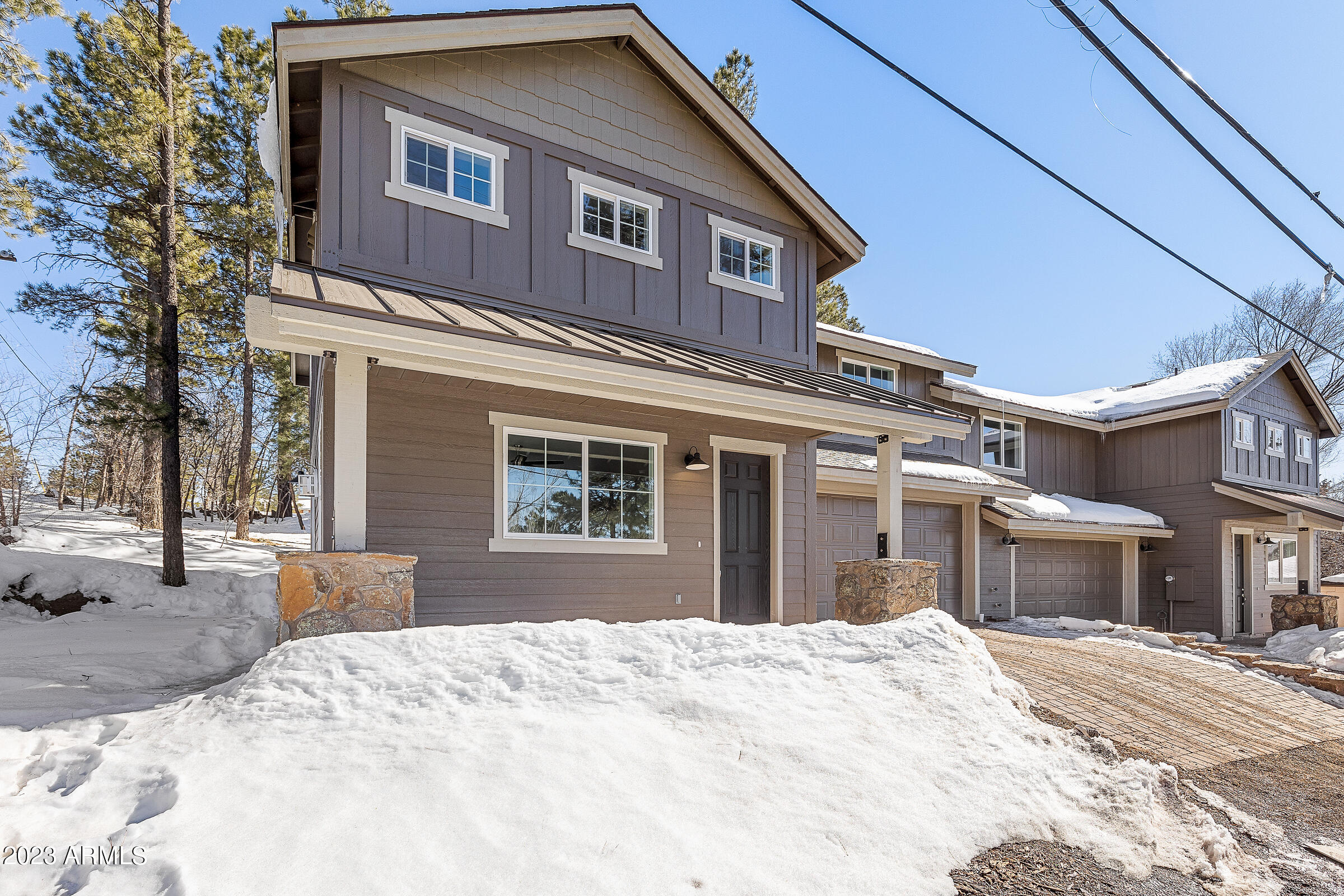 11 E SULLIVAN Avenue