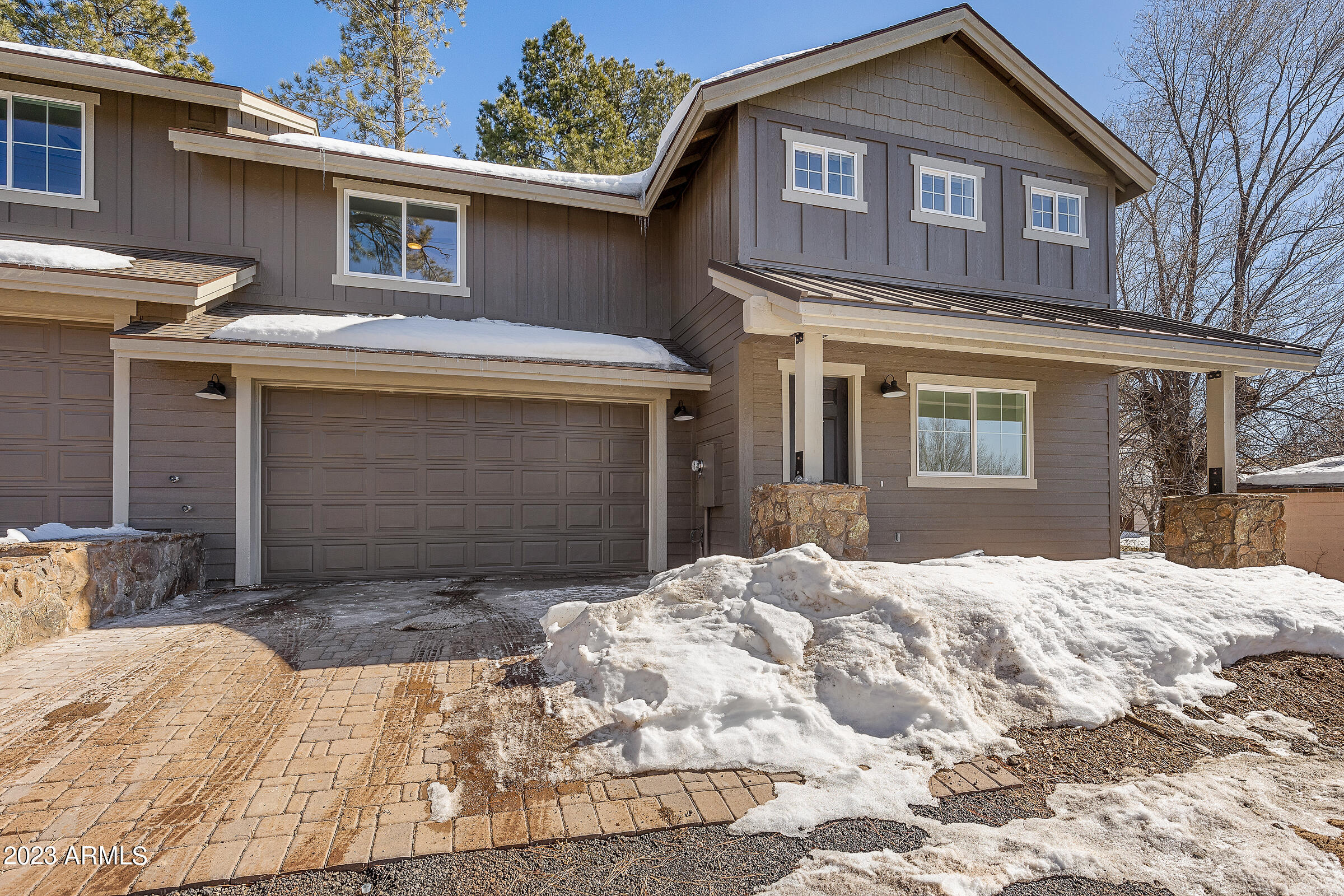 11 E SULLIVAN Avenue