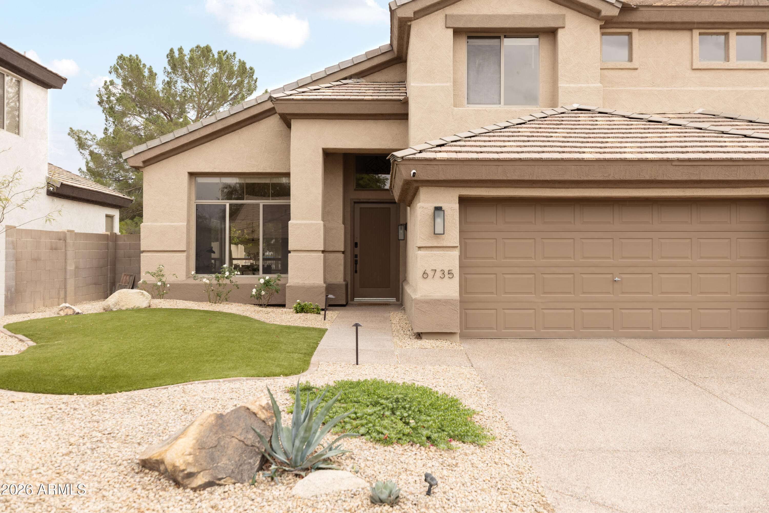 6735 E GELDING Drive