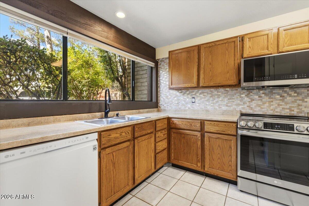 3340 W STATE ROUTE 89A -- 8